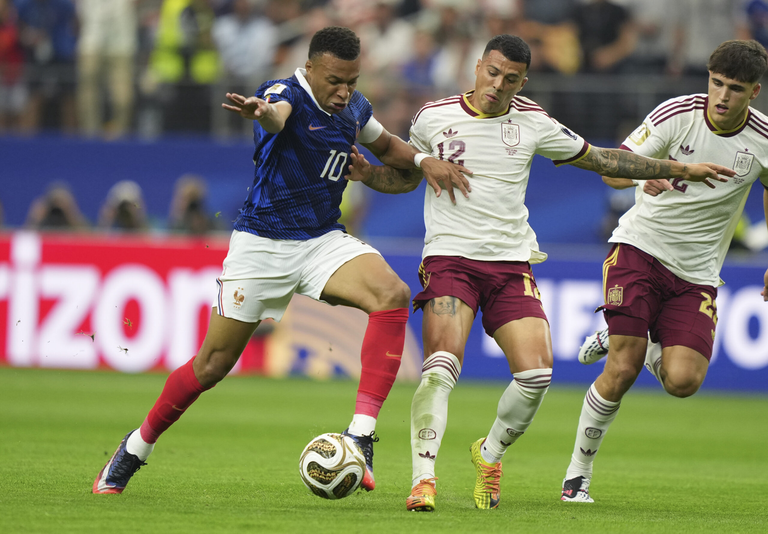 La France menée à la mi-temps de la demi-finale de la Coupe du monde face à l'Espagne : deux pays seulement sont parvenus à remonter leur retard