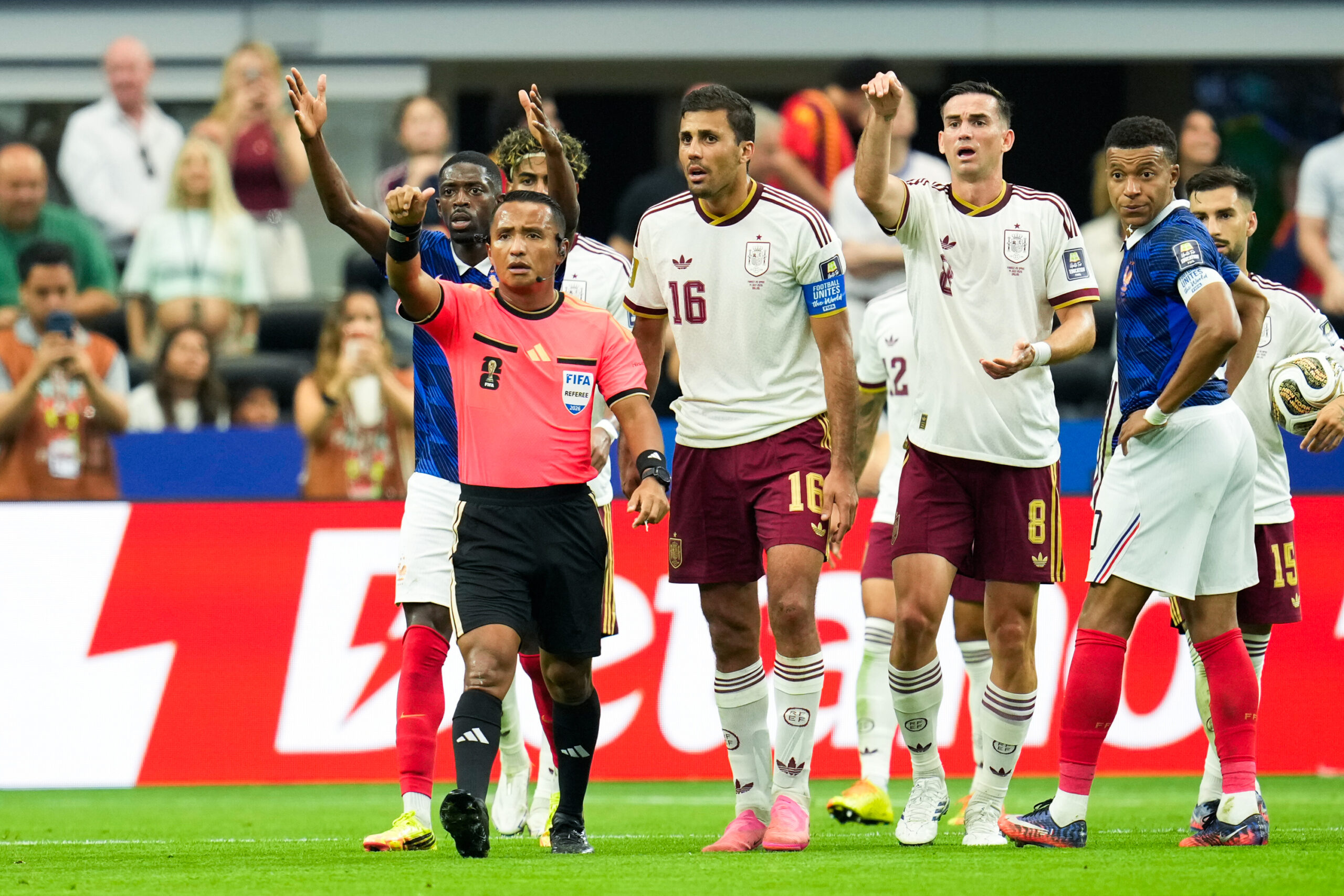 Mondial 2026 : A-t-on raison de s'offusquer de l'arbitrage après France-Espagne ?