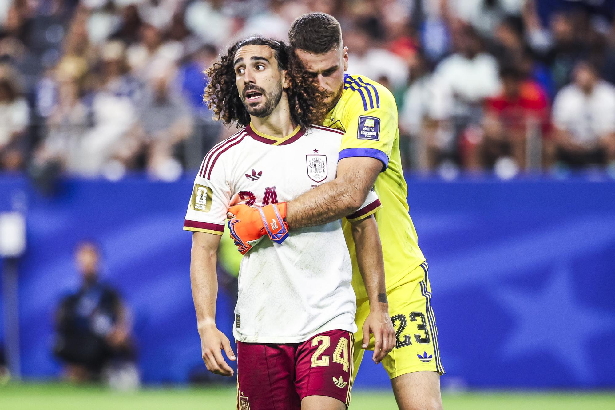 Célébrations, chambrages... l'Espagne fête sa victoire contre la France dans le vestiaire