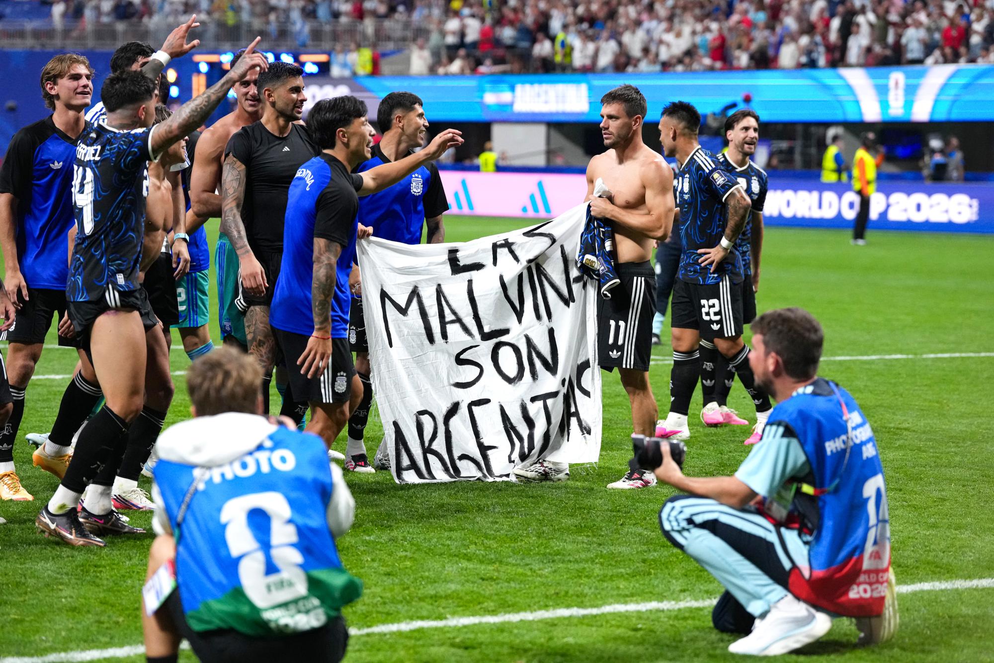 Coupe du monde 2026 : Londres réclame une enquête de la FIFA après une banderole argentine sur les Malouines