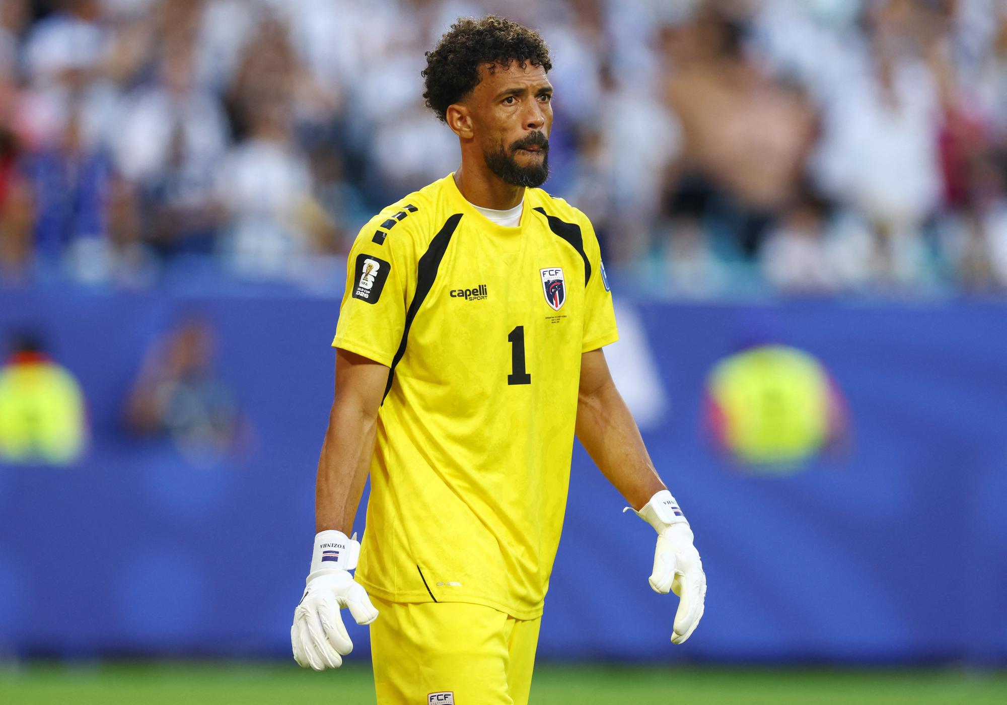 Le gardien du Cap-Vert Vozinha joue un match d'exhibition avec des légendes du foot à New York