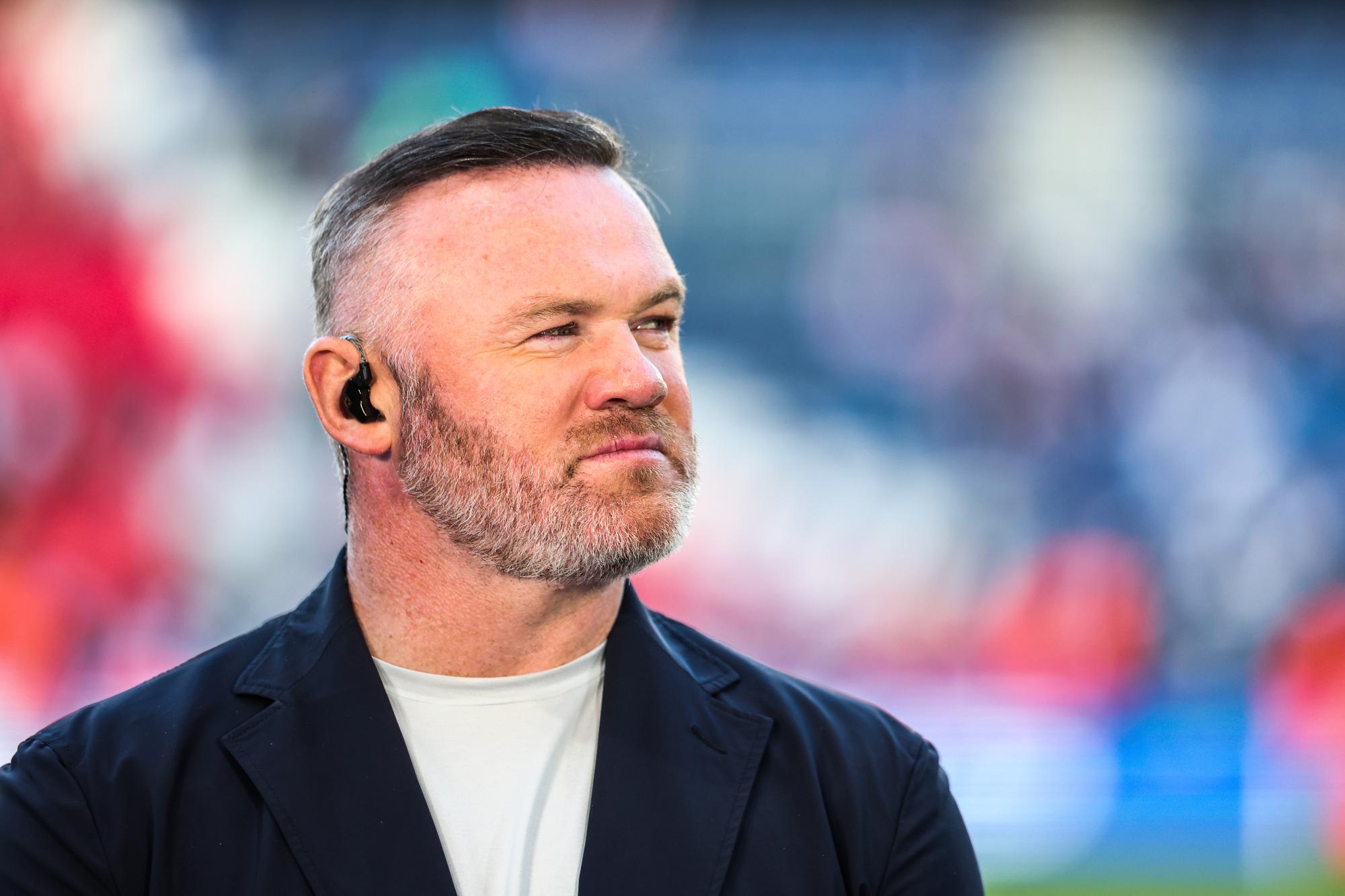 Après le parcours de la Norvège, Wayne Rooney tient sa promesse et teste l'aviron