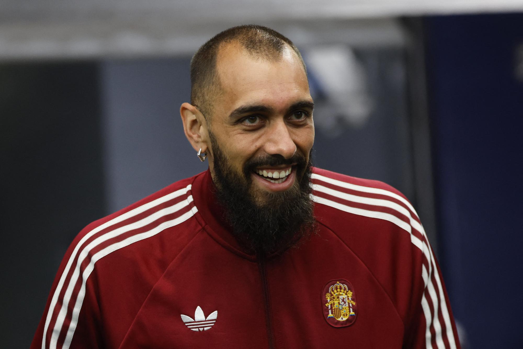 Mondial 2026 - Espagne : Borja Iglesias serrera la main de Donald Trump en marge de la finale