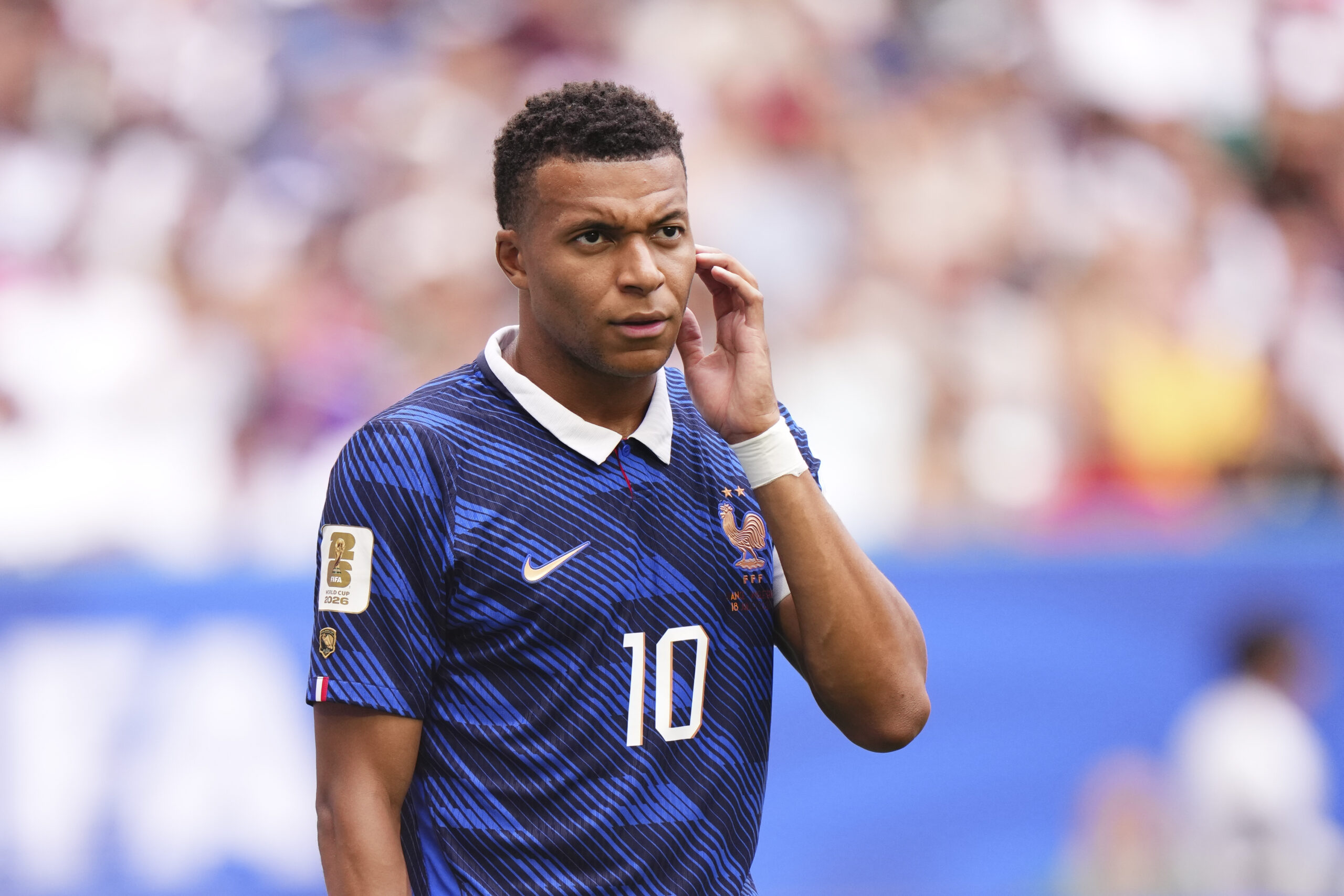 Kylian Mbappé réagit à la défaite de l'équipe de France en petite finale de la Coupe du monde face à l'Angleterre : « on ne peut pas se permettre d'être humains »