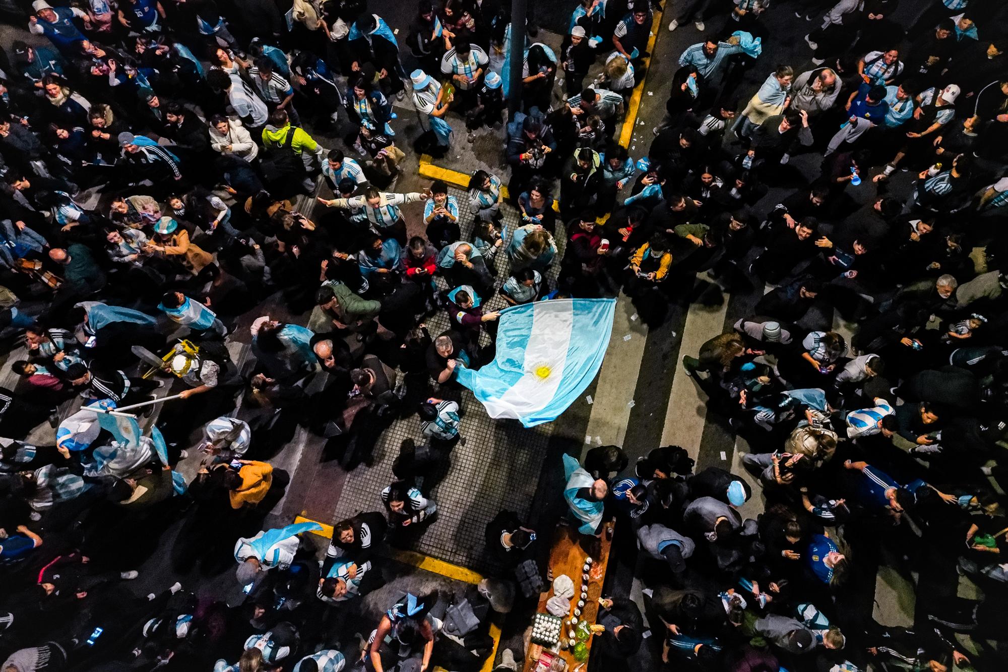 Coupe du monde 2026 : des supporters argentins affrontent la police après la défaite contre l'Espagne à Buenos Aires