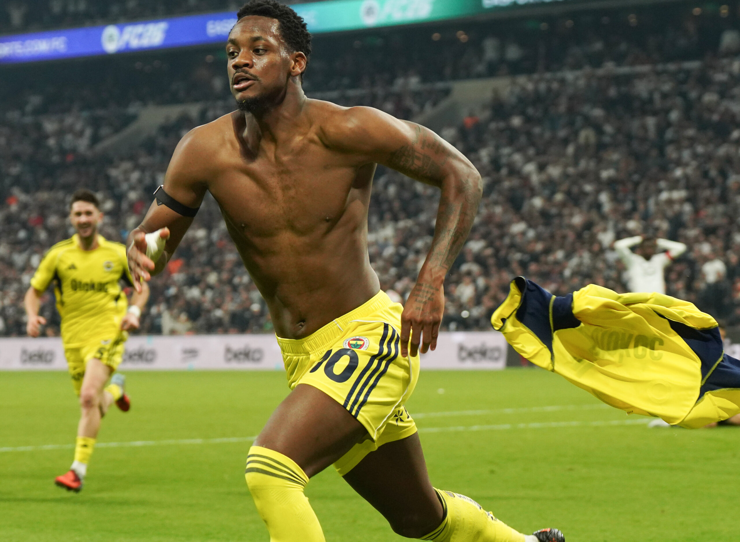 Jhon Durán ancien espoir de Fernerbahçe et Al-Nassr est transféré à Benfica pour découvrir son septième pays