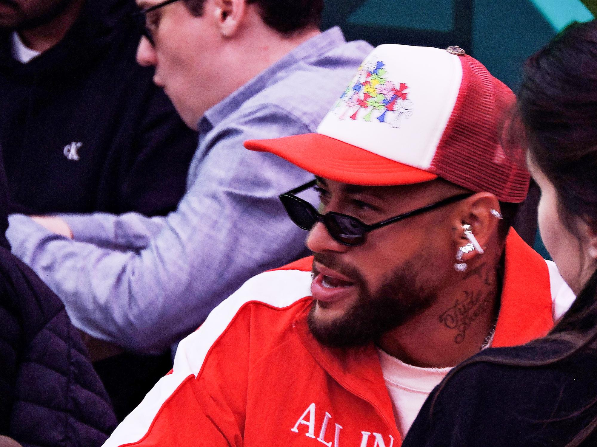 Brésil : Neymar participe à un tournoi de poker pendant un match de Santos en Copa Sudamericana