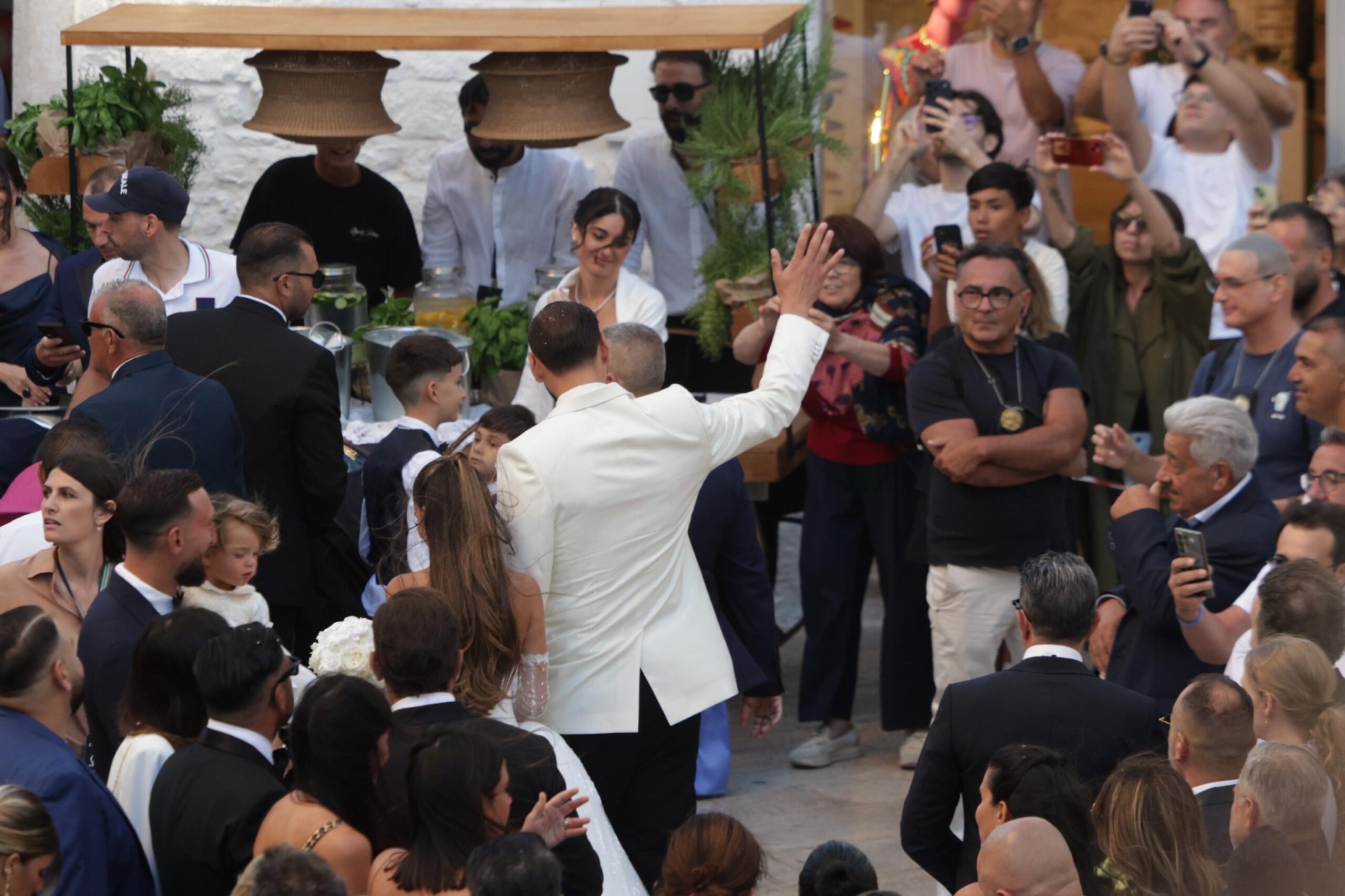 Erling Haaland lance une rame de viking, Kovacic... le mariage de l'ancien gardien du PSG Gianluigi Donnarumma en Italie