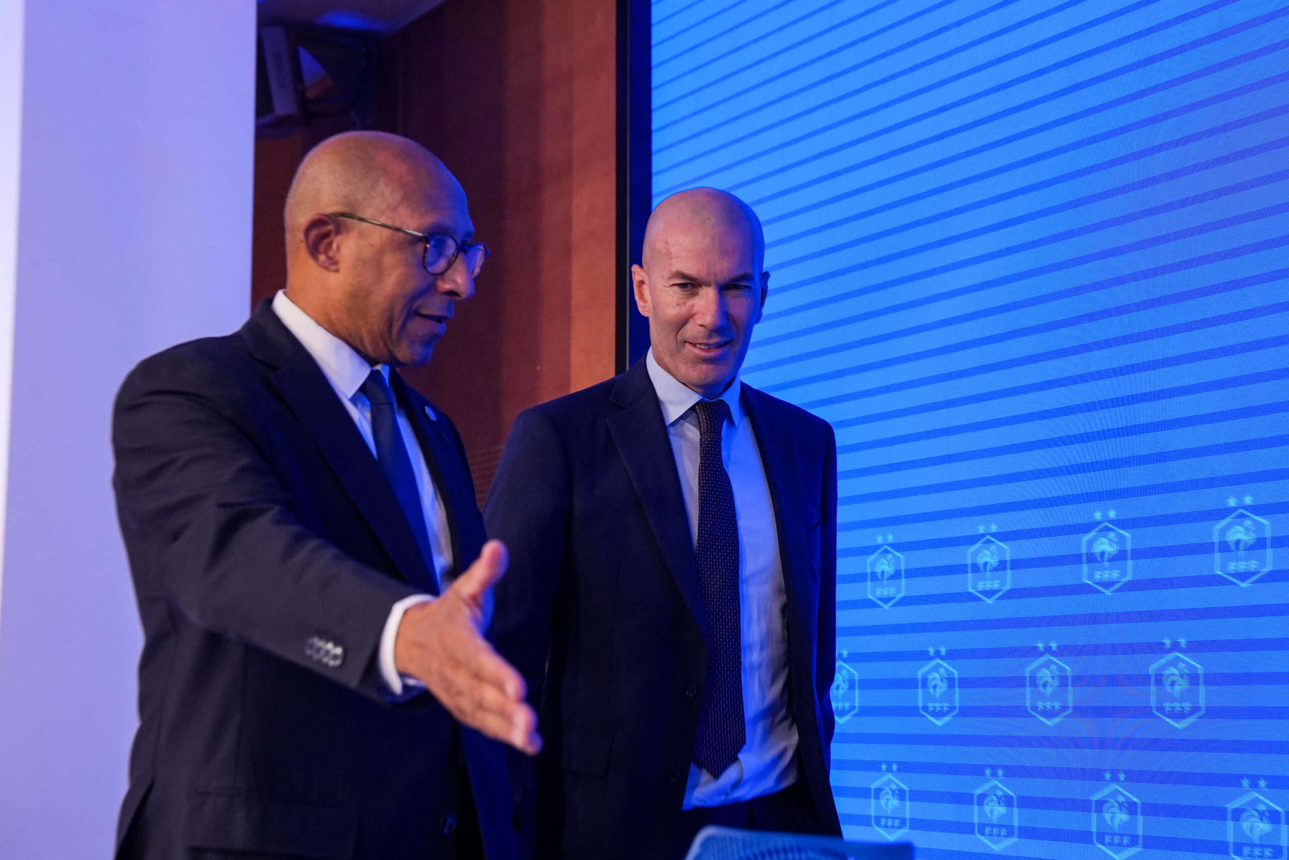 Le président de la Fédération française de football, Phillipe Diallo, dresse les lignes du contrat de Zinédine Zidane à la tête de l'Équipe de France