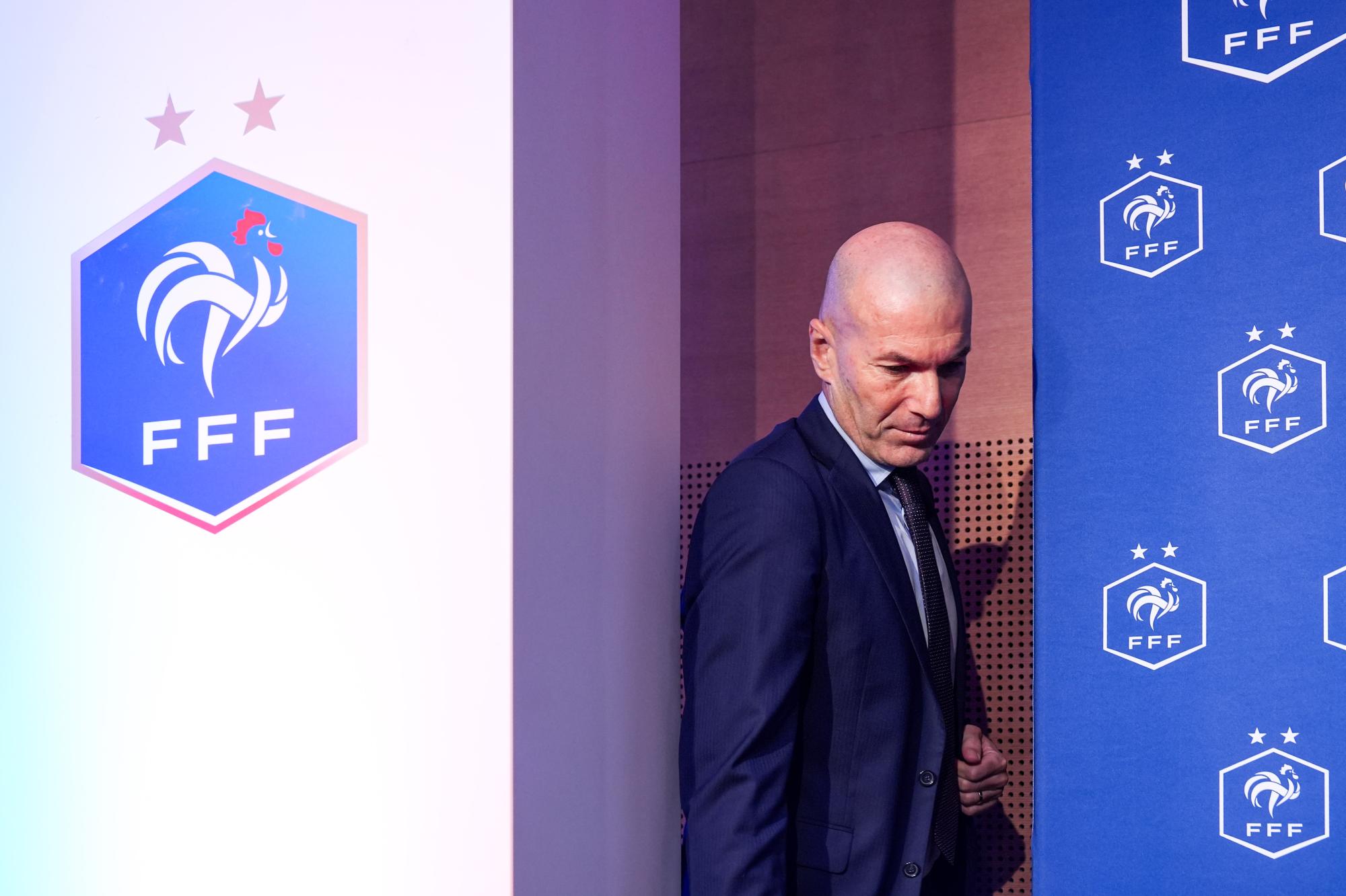 La première conférence de presse de Zinédine Zidane en tant que sélectionneur de l'équipe de France : «/DD c'est DD, Zizou c'est Zizou/»