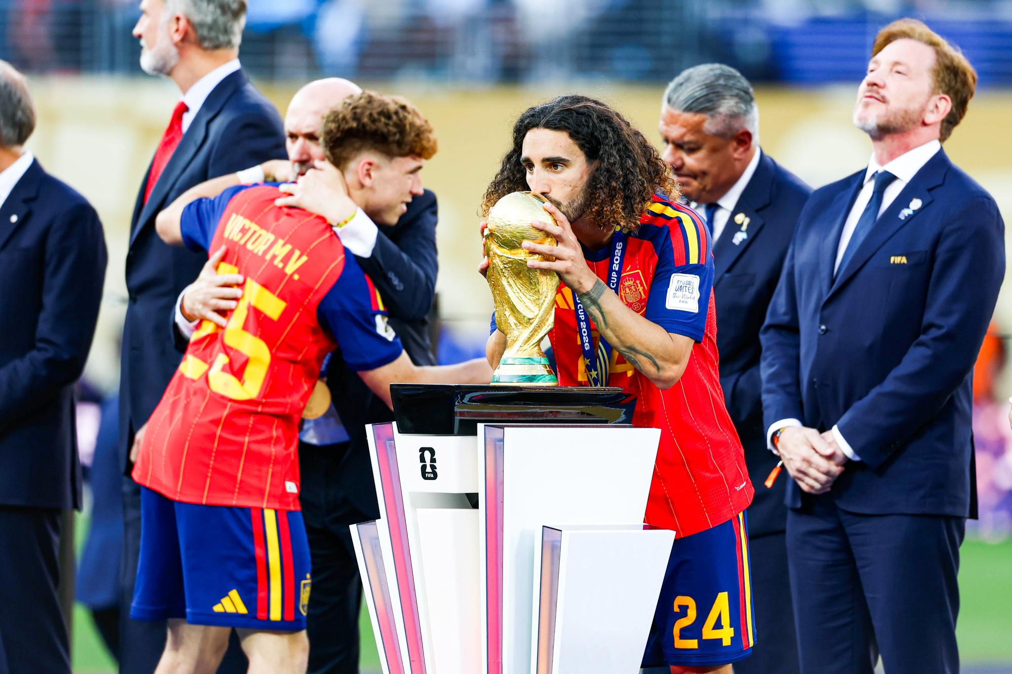 Espagne - Marc Cucurella s'est fait tatoué le visage de Luis de la Fuente, le sélectionneur espagnol, après la victoire de l'Espagne en Coupe du monde