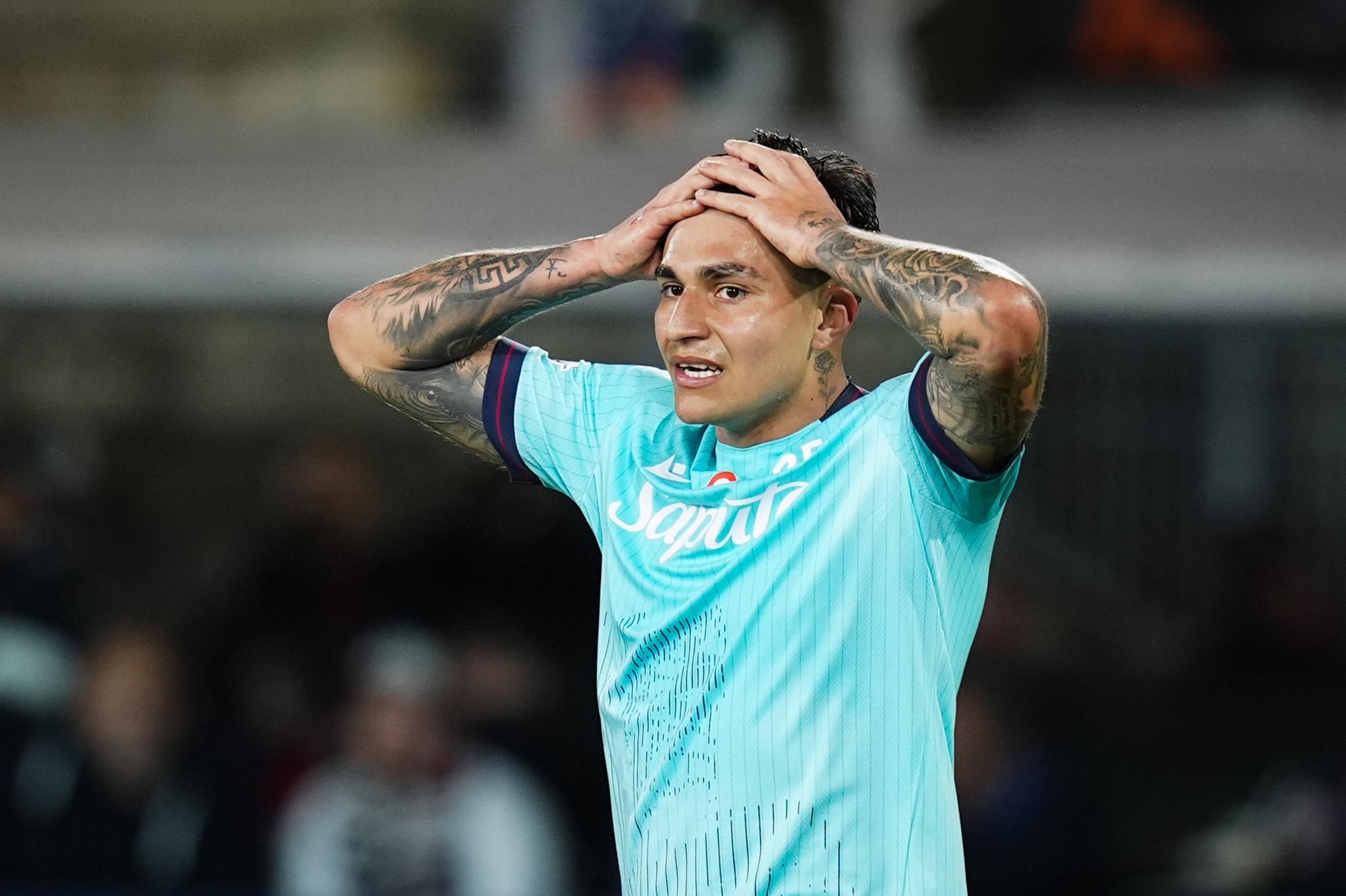 Joueur de l'AS Roma, Artem Dovbyk rejoint le Bologne FC pour un prêt avec option d'achat tandis que Santiago Castro, attaquant de Bologne, fait le chemin inverse
