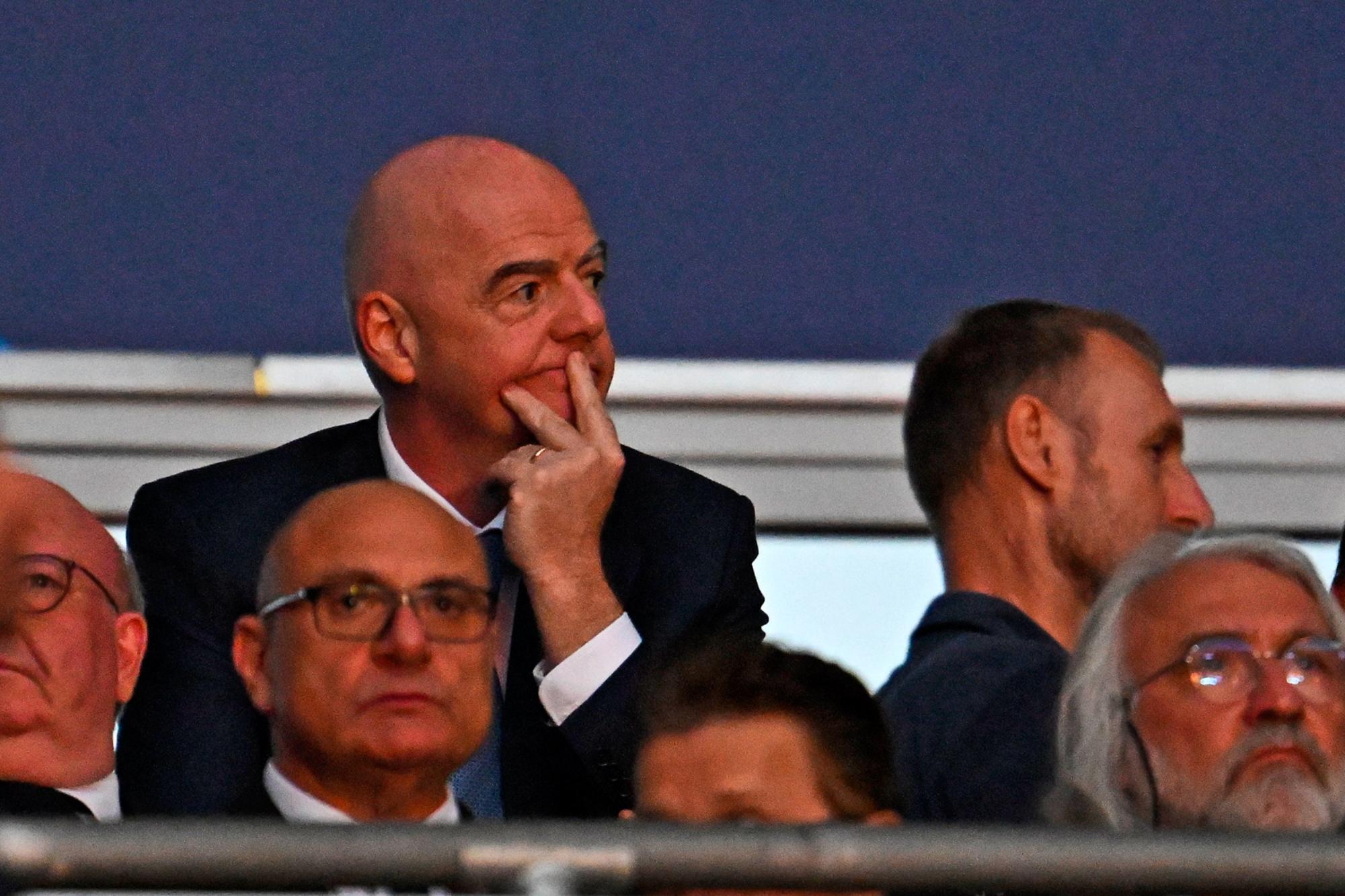 Les opposants à Gianni Infantino prêts à «/paralyser la FIFA/» pour demander sa démission