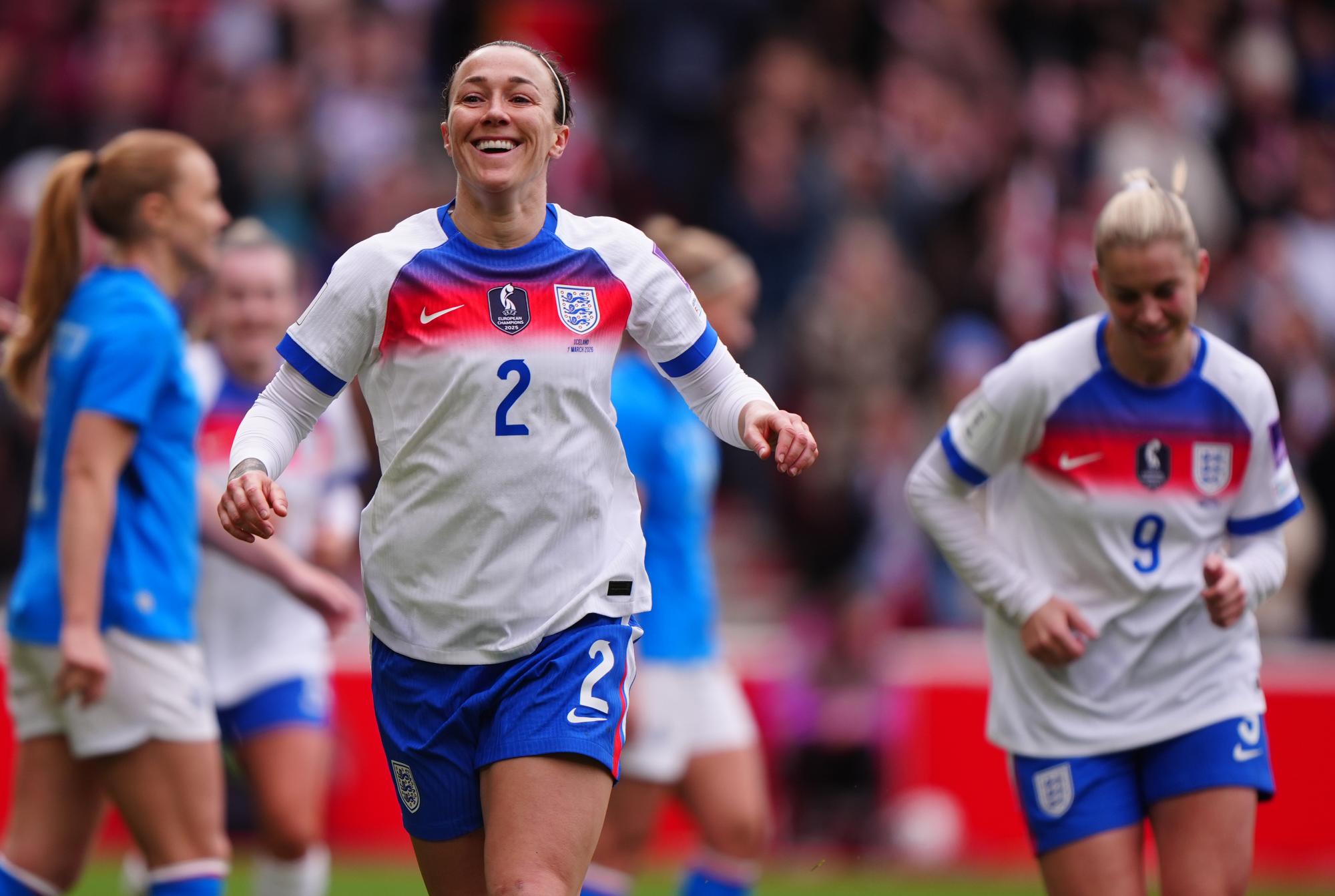 Internationale anglaise et joueuse de Chelsea, Lucy Bronze devient la première footballeuse en activité à publiquement s'opposer à Gianni Infantino