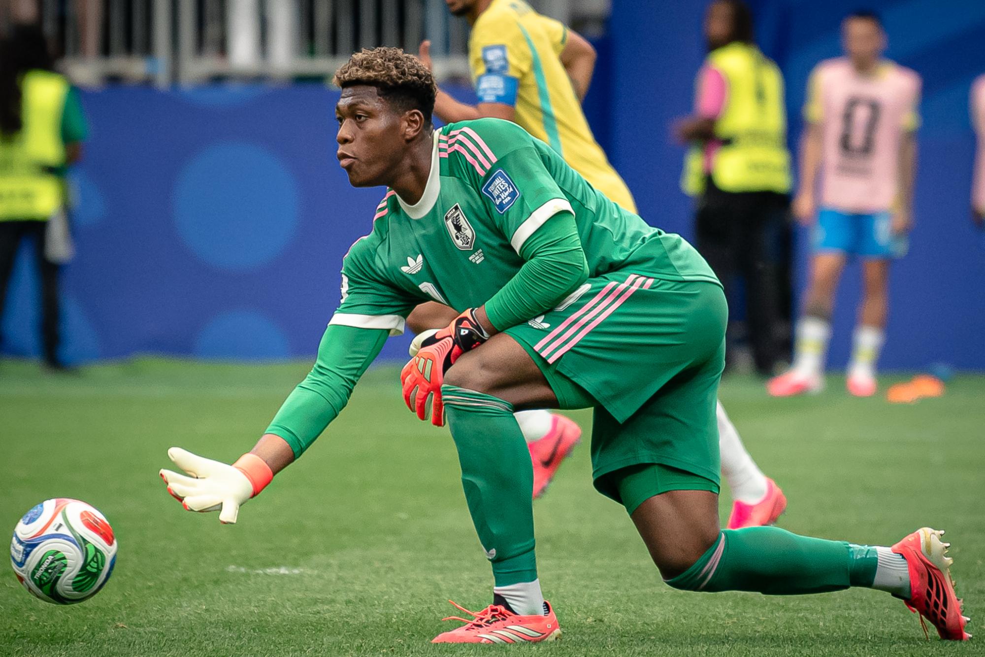 PSG : Accord avec Parme pour le transfert de Zion Suzuki pour 35M avec un prêt à la Juventus qui est envisagé