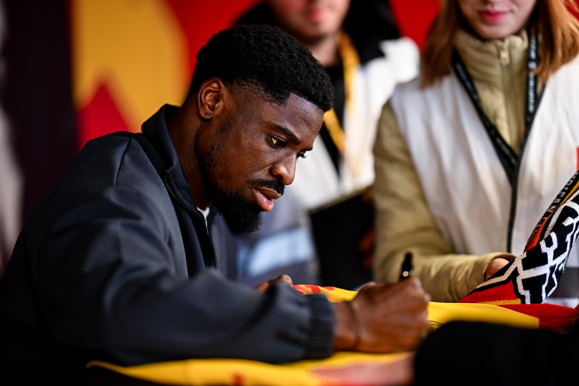 Serge Aurier rejoint le RC Lens pour le début d'une reconversion
