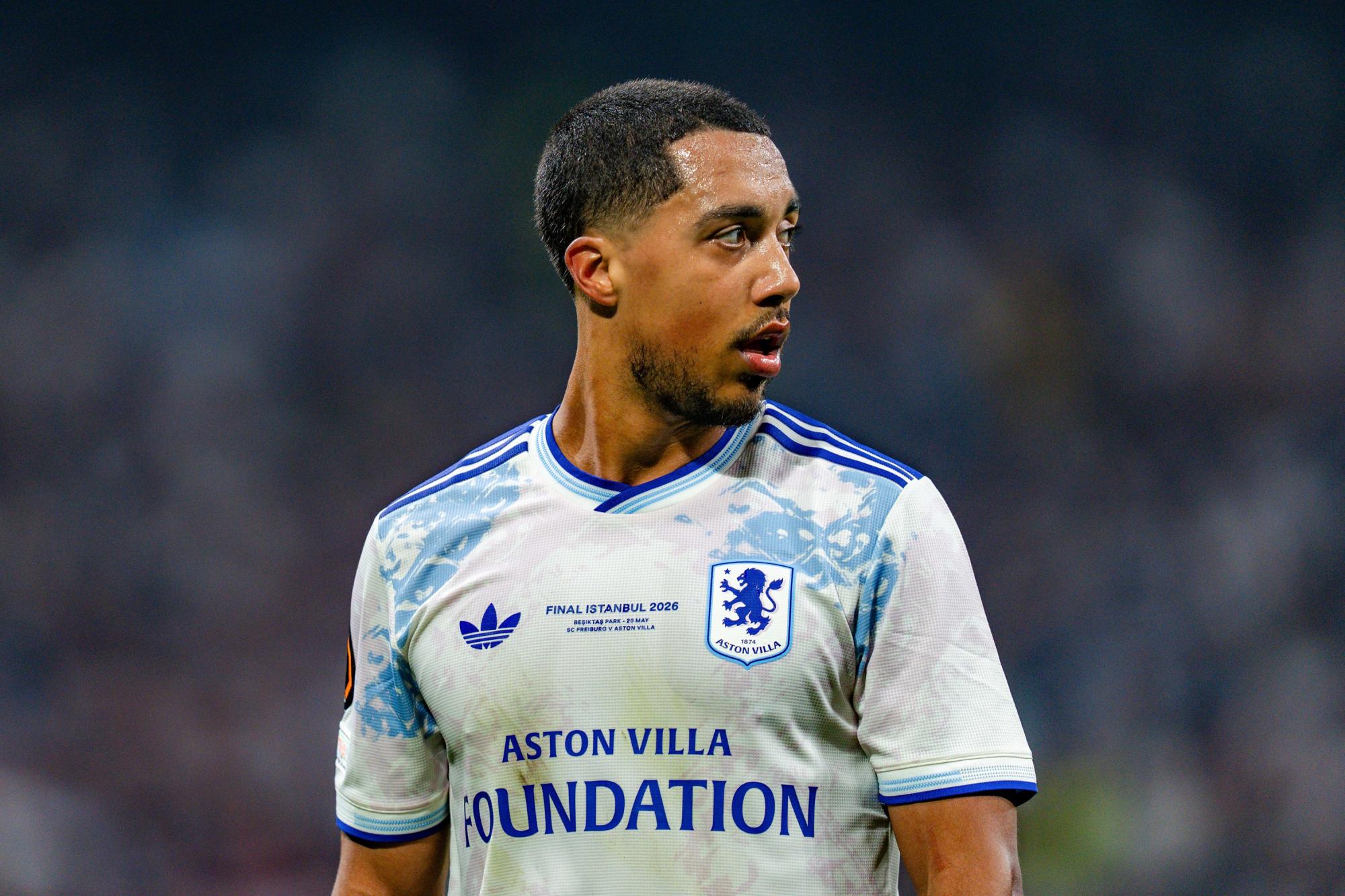 Transféré à Manchester United cet été, Youri Tielemans envoie une balle perdue à Aston Villa