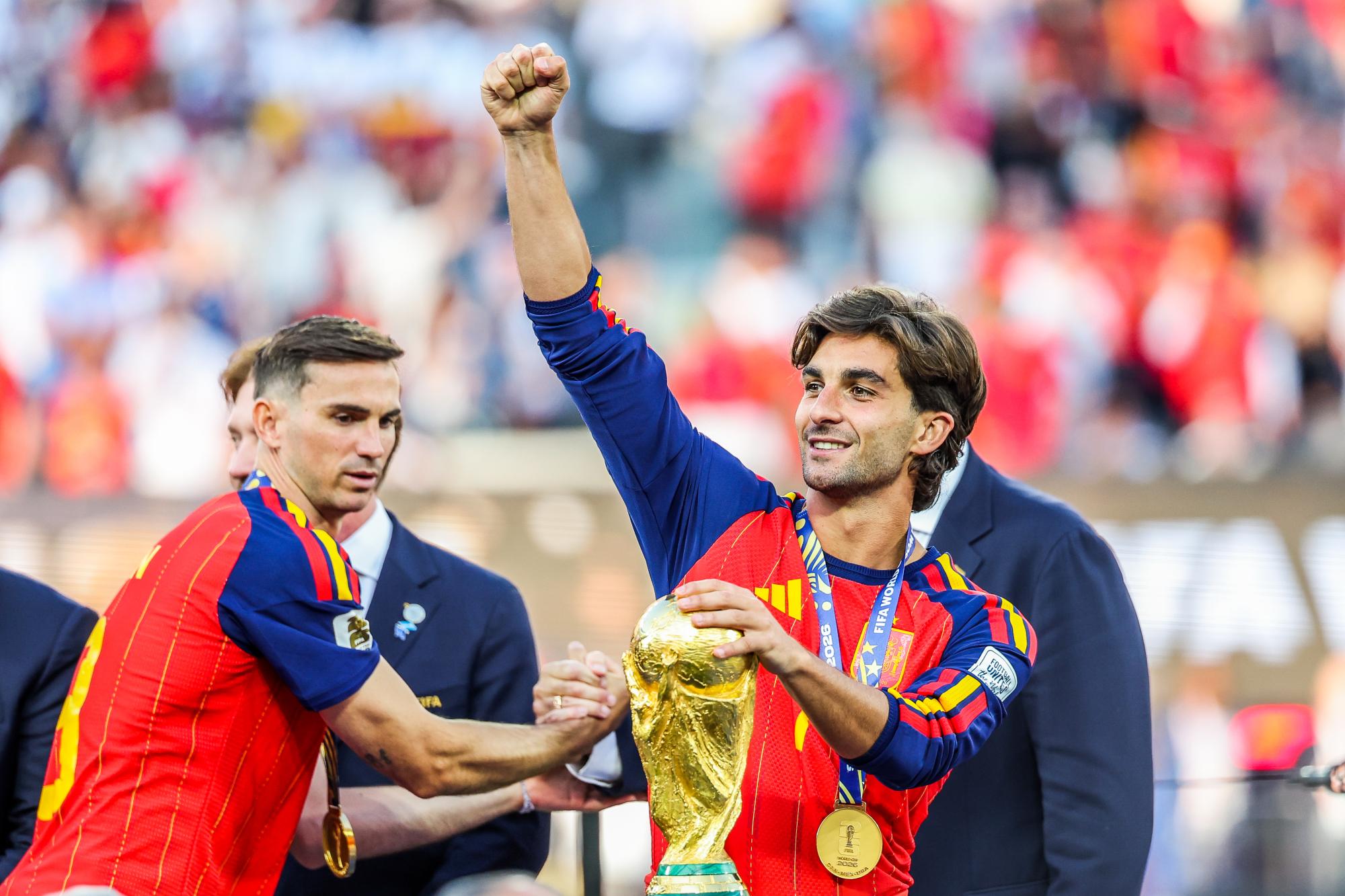 Après sa victoire en Coupe du monde, Luis de la Fuente et l'Espagne gardent les mêmes... avec deux nouveaux