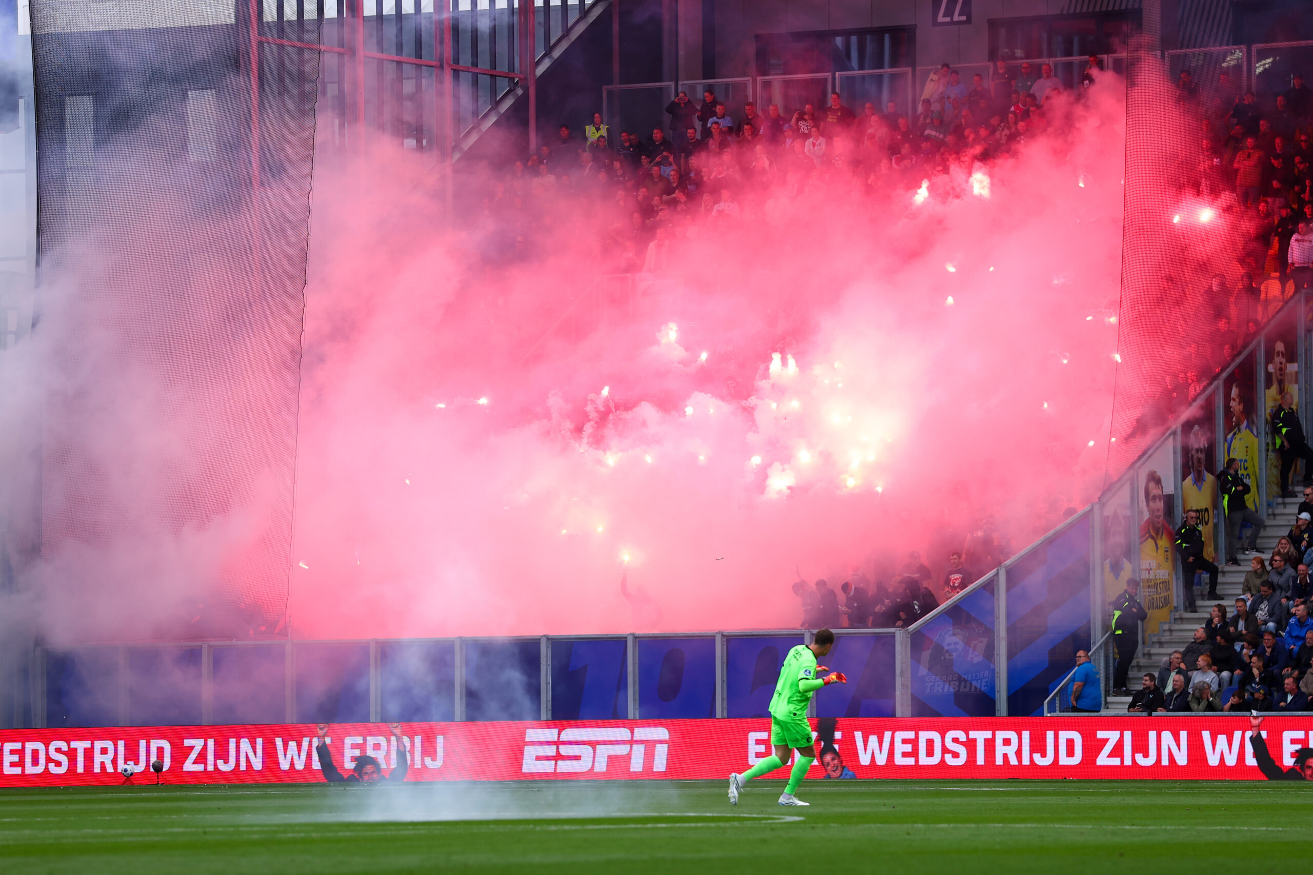 Eredivisie : cinq supporters de Cambuur blessés par des feux d'artifice lancés par des fans de Feyenoord
