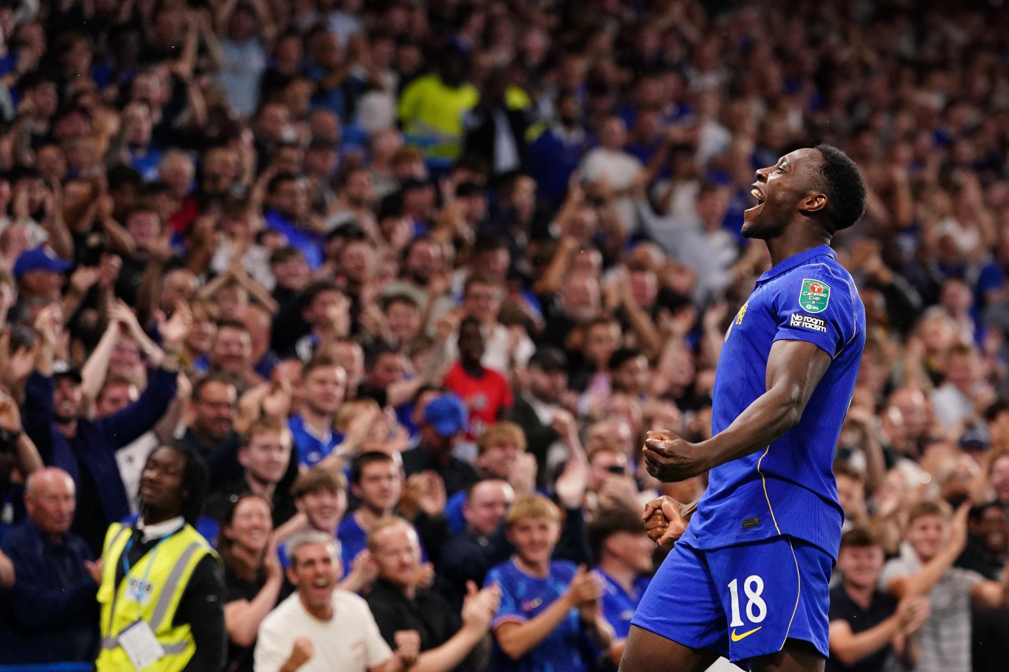 Danny Welbeck plante pour sa première avec Chelsea, qualifié au prochain tour en League Cup