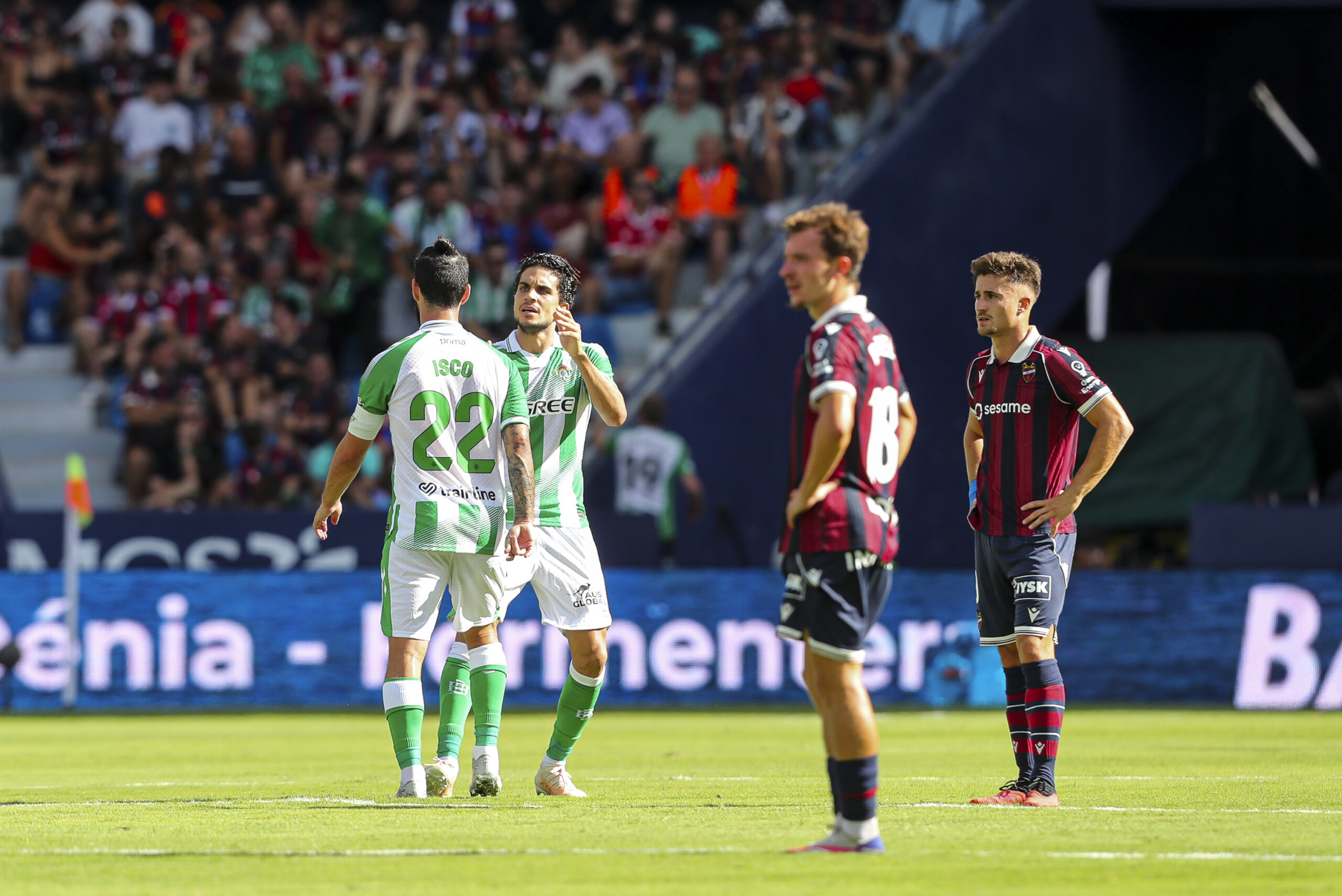 Enzo Bardeli inscrit un superbe but lors de la victoire de Levante contre le Real Betis