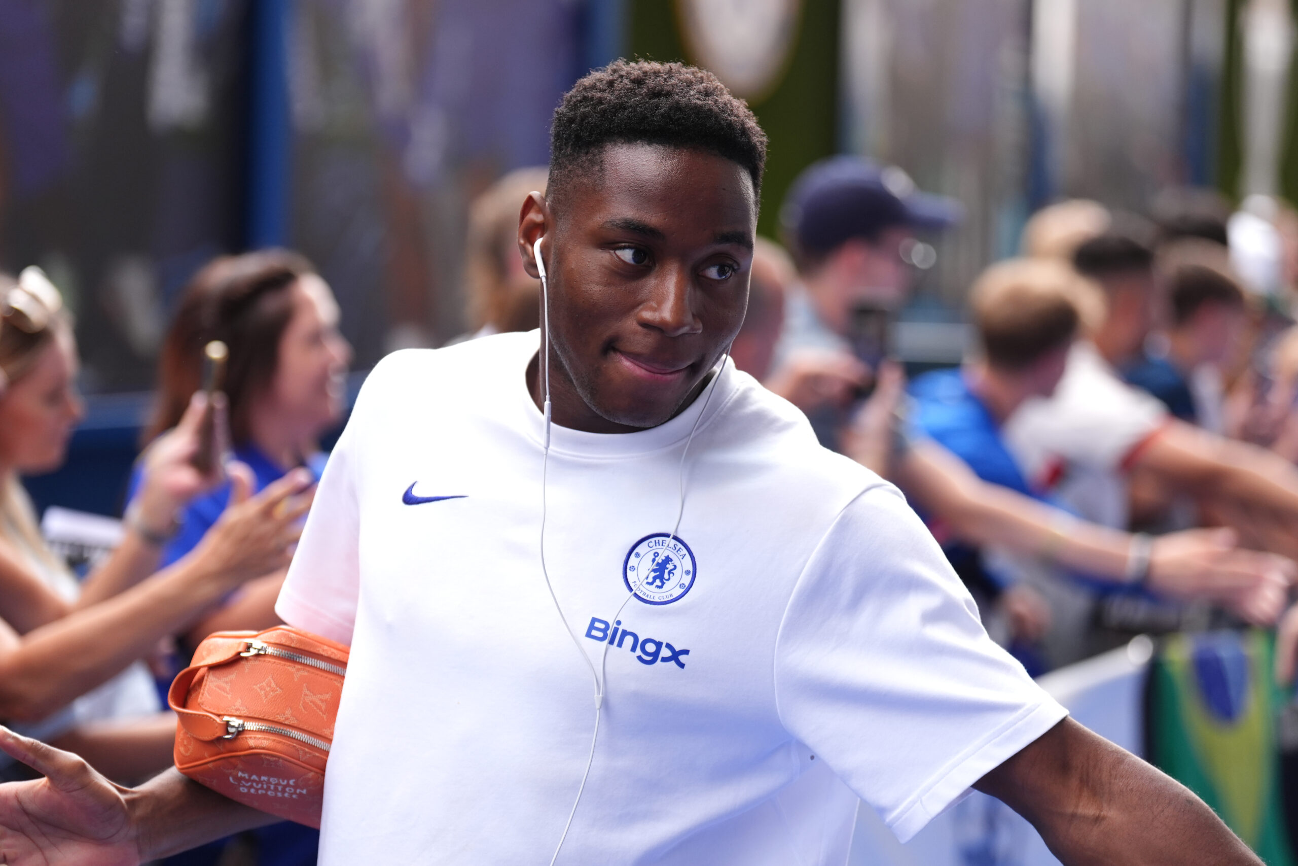 Avec les arrivées du milieu Dário Essugo et de l'attaquant Deivid Washington, Strasbourg recrute encore à Chelsea