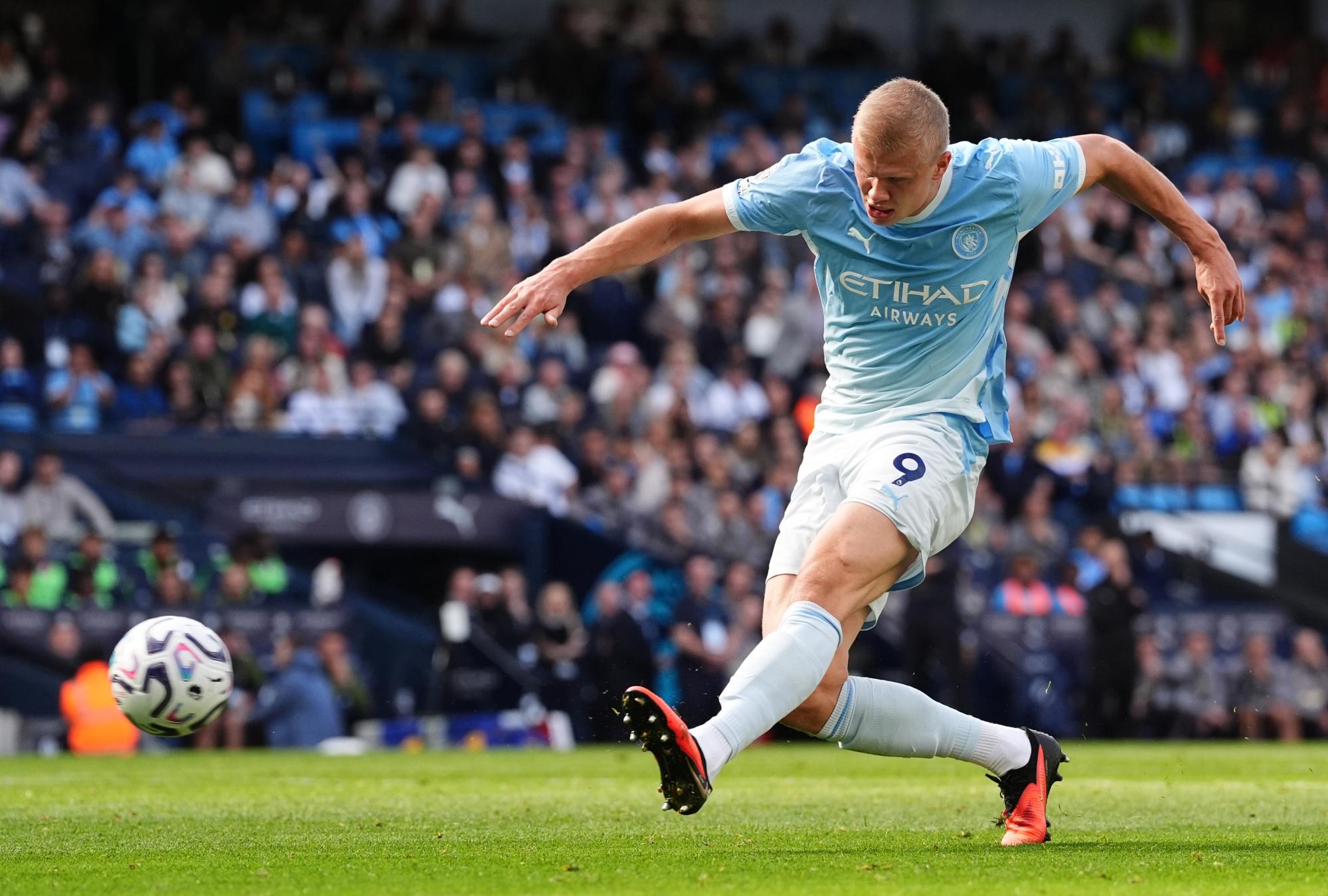 Premier League : Manchester City bat Coventry malgré une grosse frayeur de Donnarumma, première victoire pour Pierre Sage avec Crystal Palace