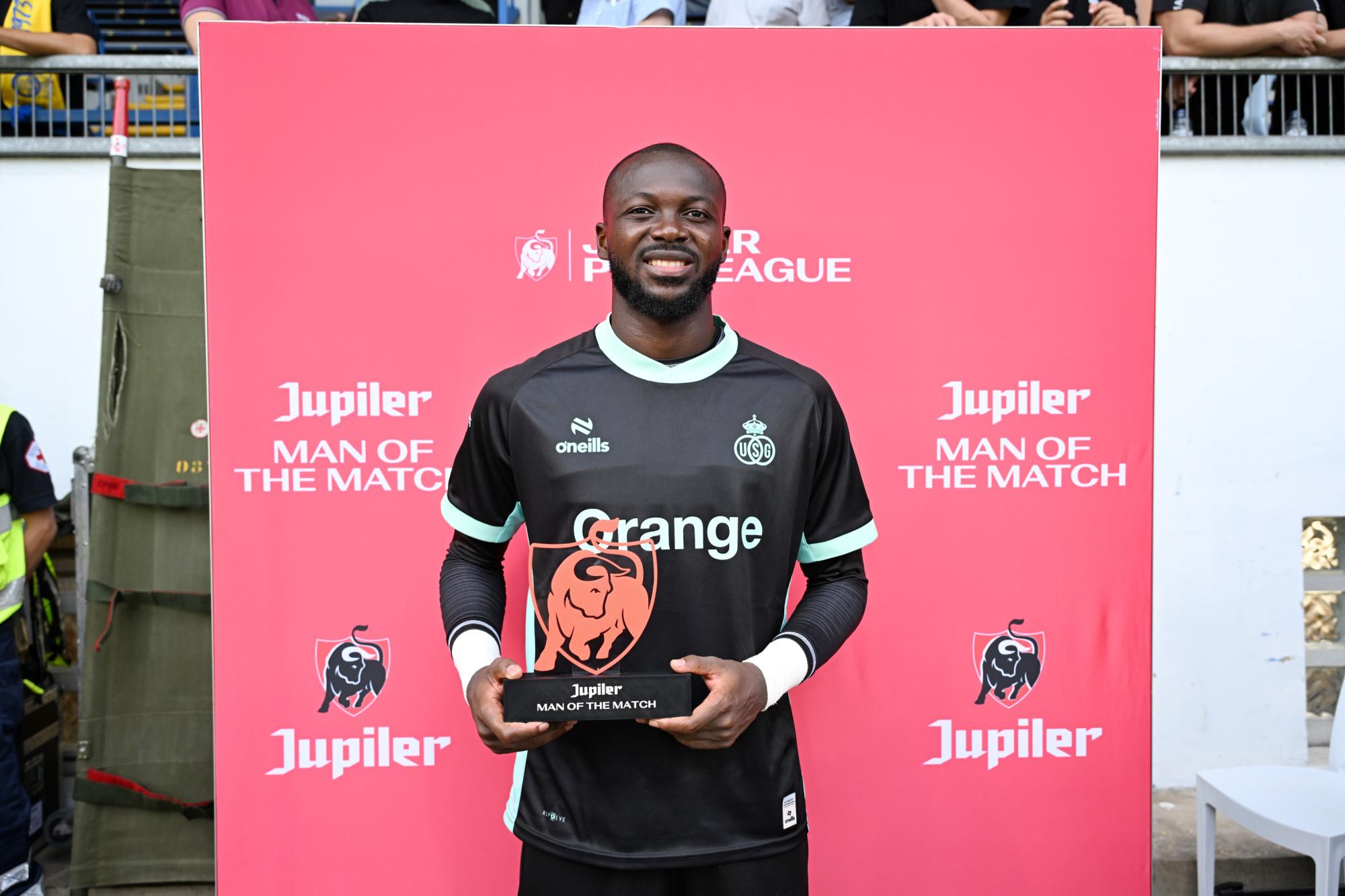 Hervé Koffi régale les fans de football d'un super salto arrière