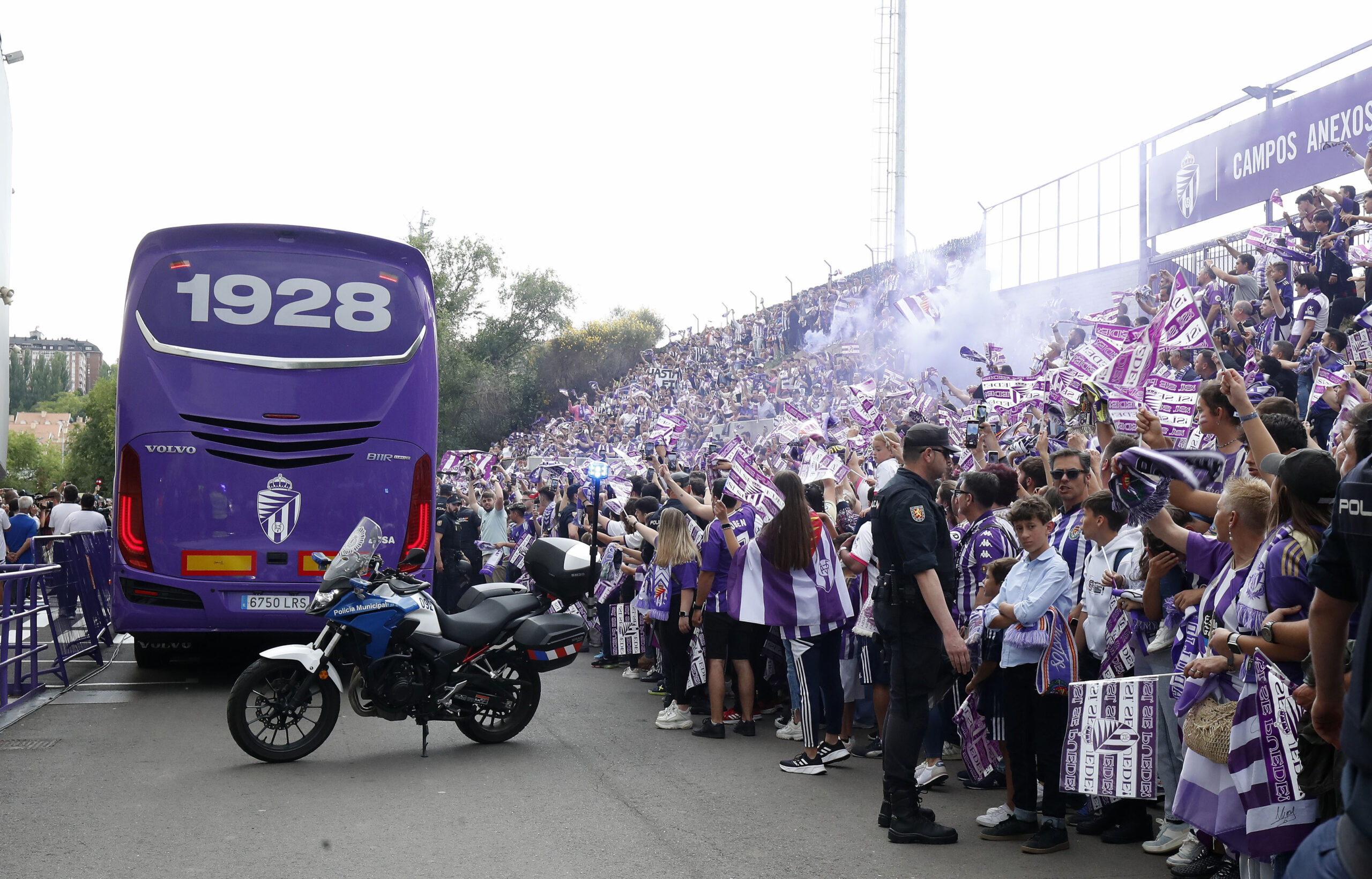 Un réfugié quitte Ceuta en faisant 100 kilomètres sous le car du Real Valladolid