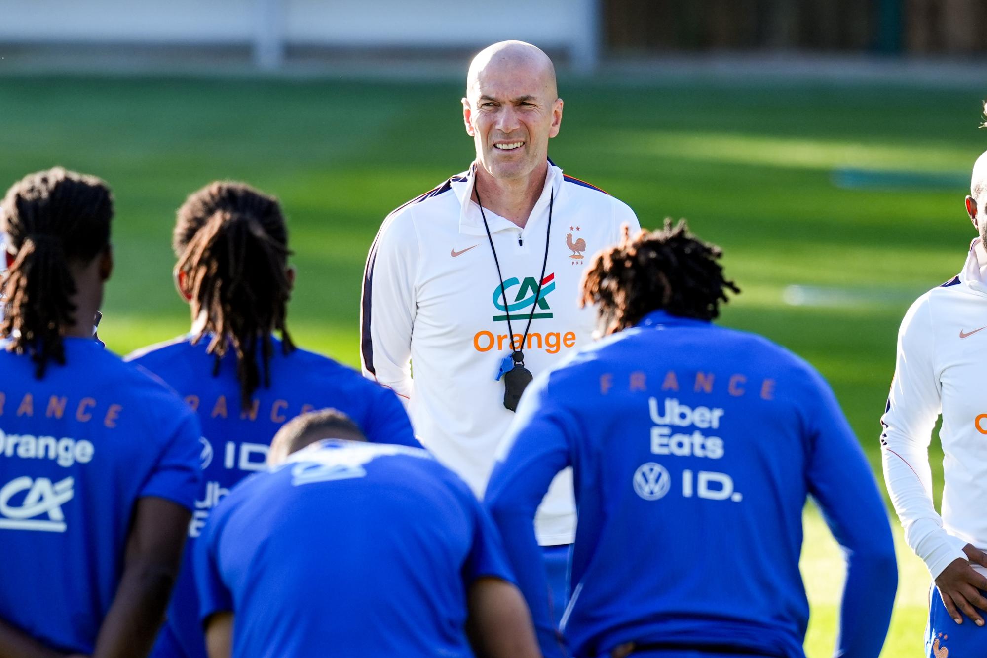 France : Pourquoi jouer pour Zinédine Zidane procure autant d'émotions chez les joueurs ?