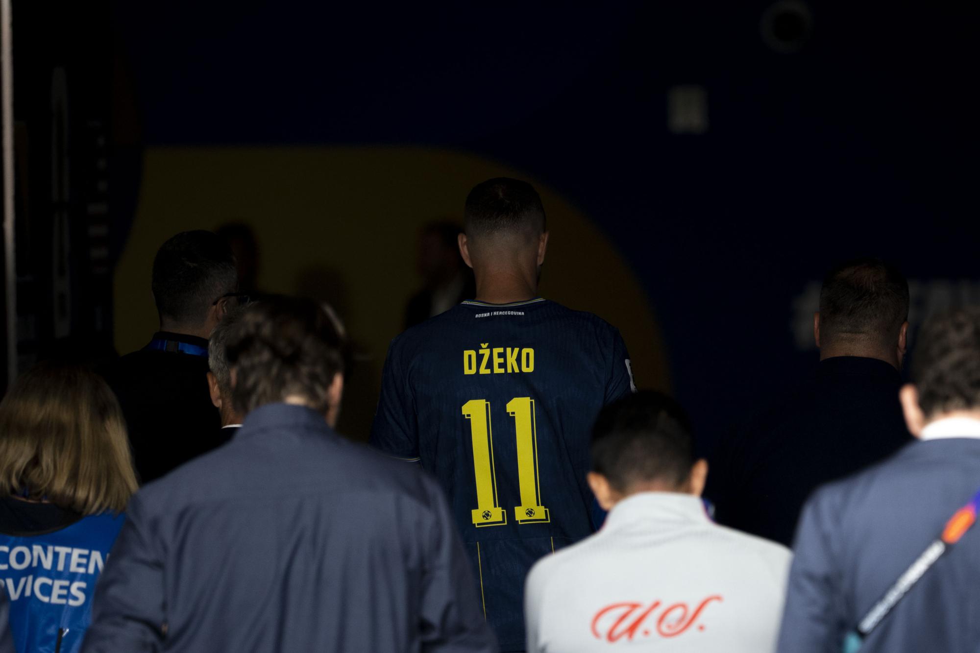 La ville de Sarajevo rend un bel hommage à Edin D~eko avant son dernier match avec la Bosnie