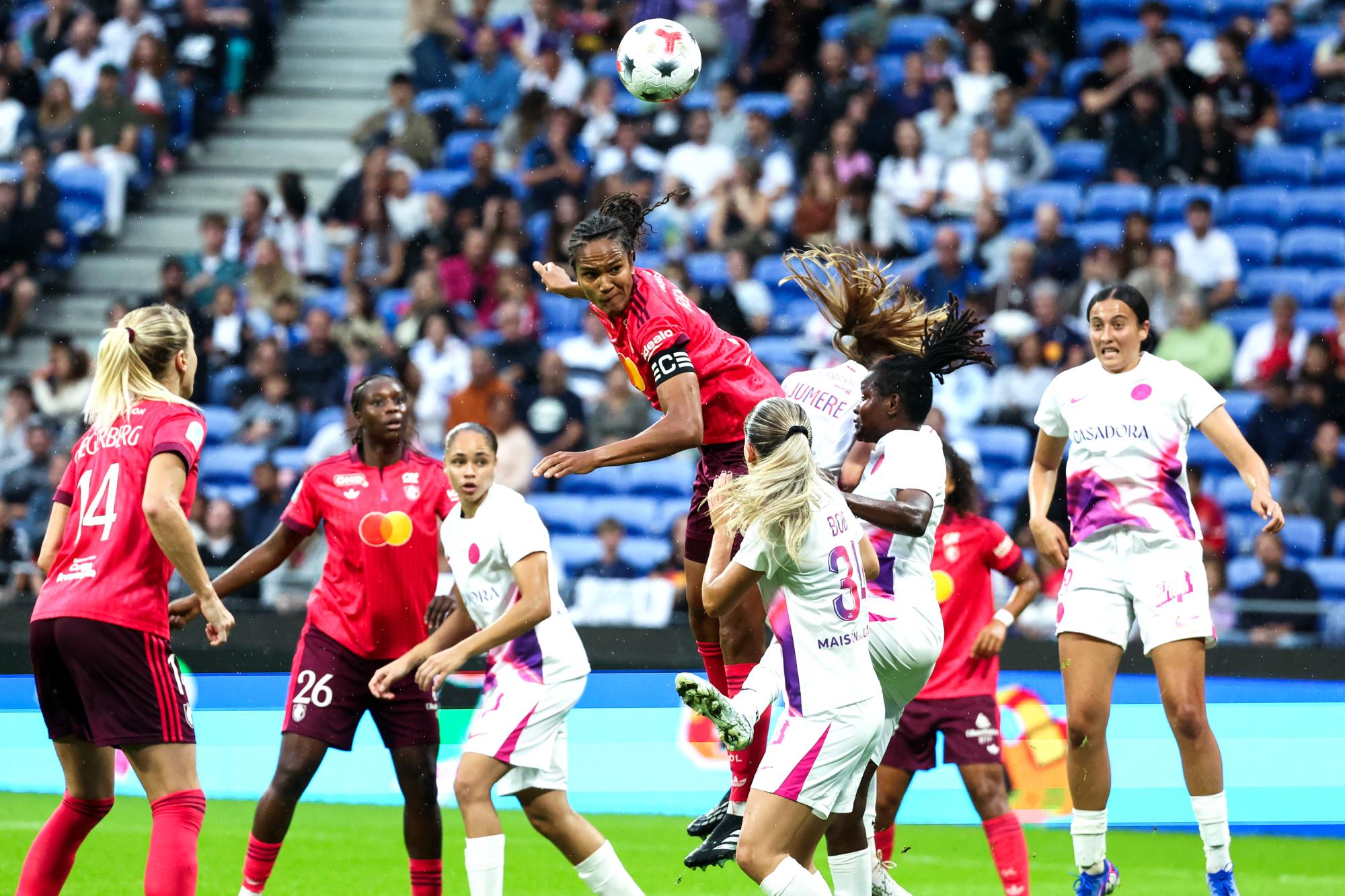 Première Ligue : OL Lyonnes poursuit son sans-faute face à Toulouse, Les Marseillaises tenues en échec sur la pelouse de Strasbourg, le Paris FC cartonne Lens... Tous les résultats de la 4e journée
