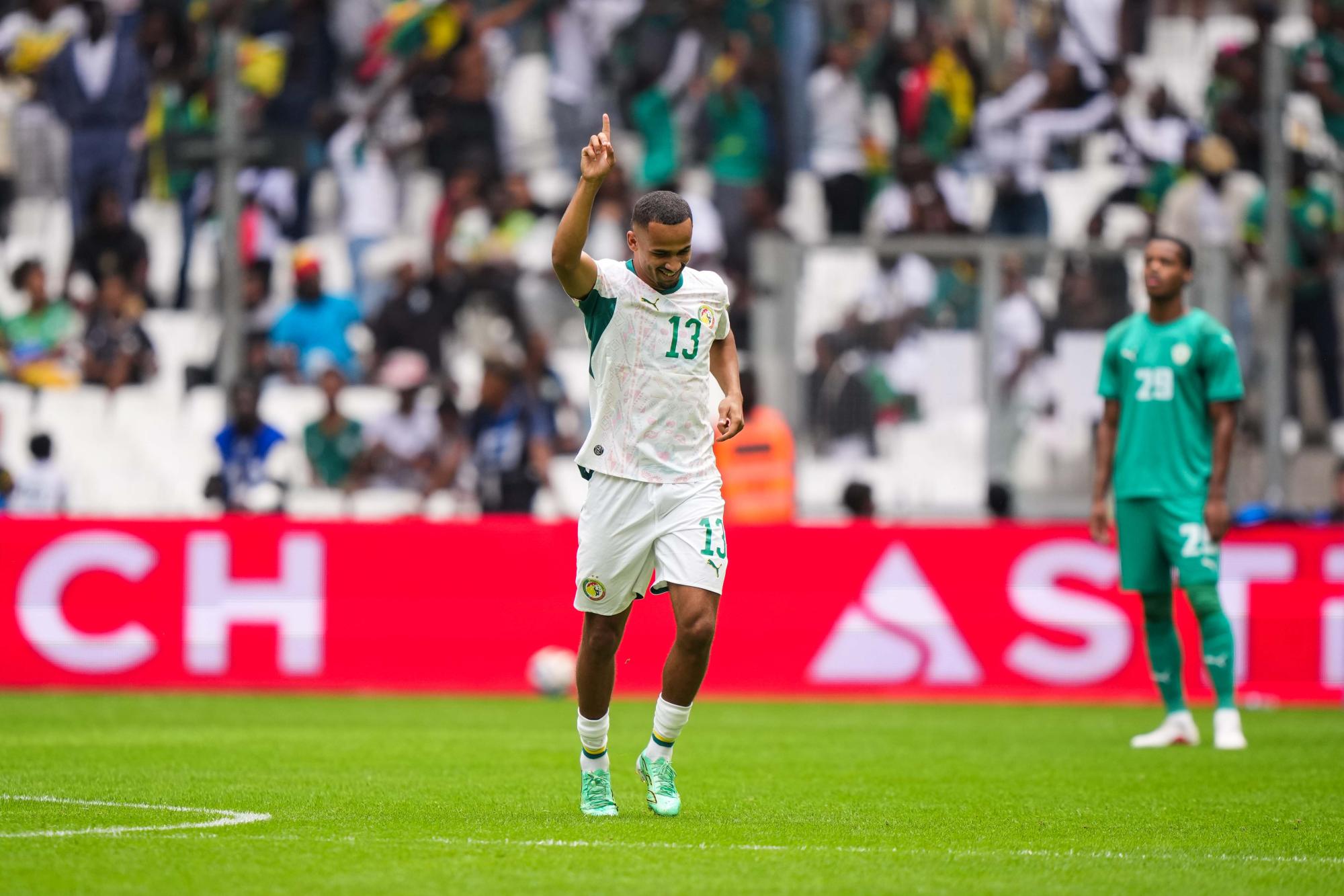 Iliman Ndiaye et le Sénégal dominent les Comores au Vélodrome