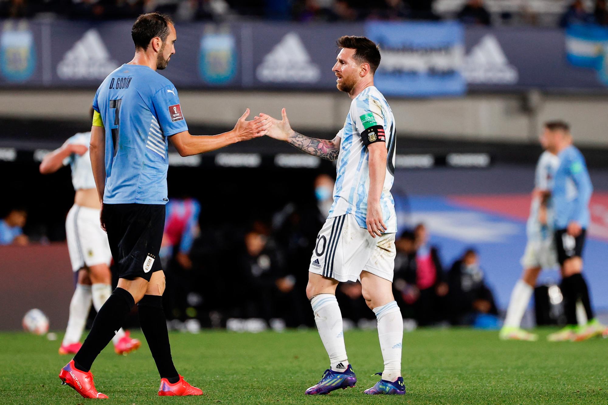 Argentine : Diego Godin rend hommage à Lionel Messi avant son dernier match avec l'Albicéleste