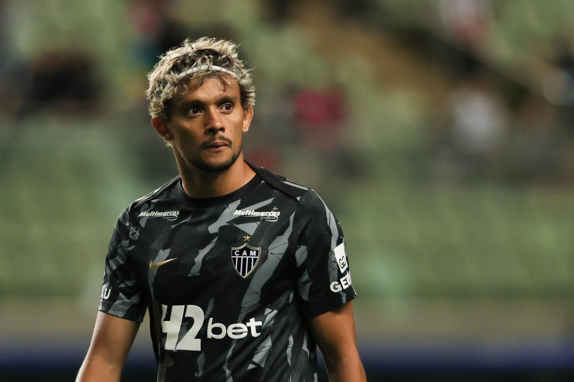Gustavo Scarpa propulse Léon Tolstoi en tête des ventes de livres au Brésil