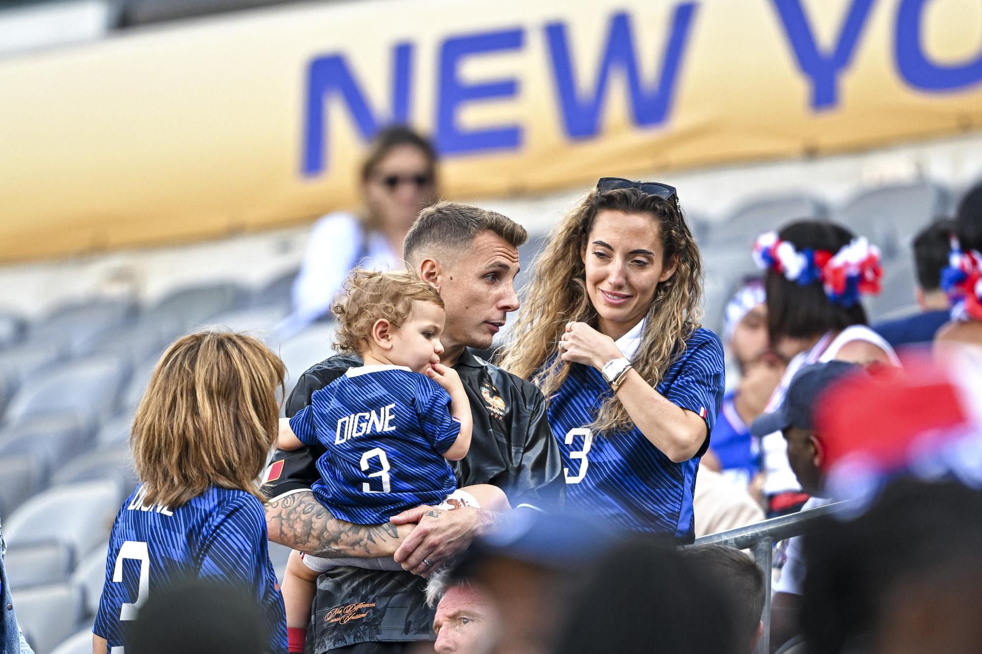 La compagne de Lucas Digne s'exprime sur les manifestations du 17 octobre