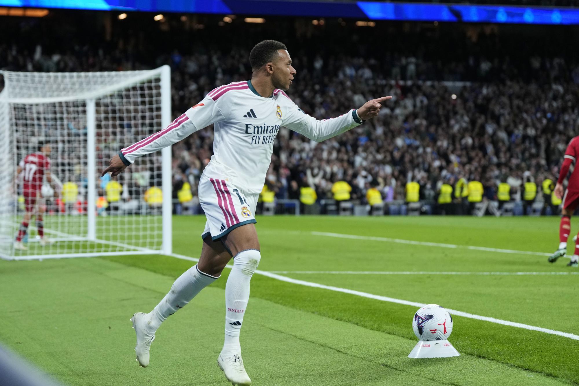 Auteur d'un festival individuel, Kylian Mbappé double la mise contre le Séville FC avec le Real Madrid