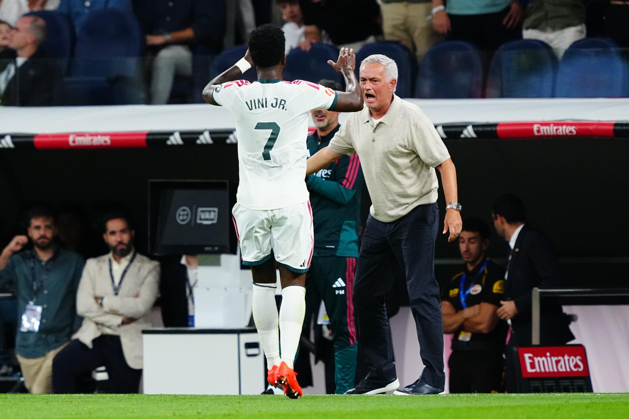 « Ici, la seule chose qui est intouchable, c'est l'écusson » : José Mourinho ne passe pas par quatre chemins avec Vinicius