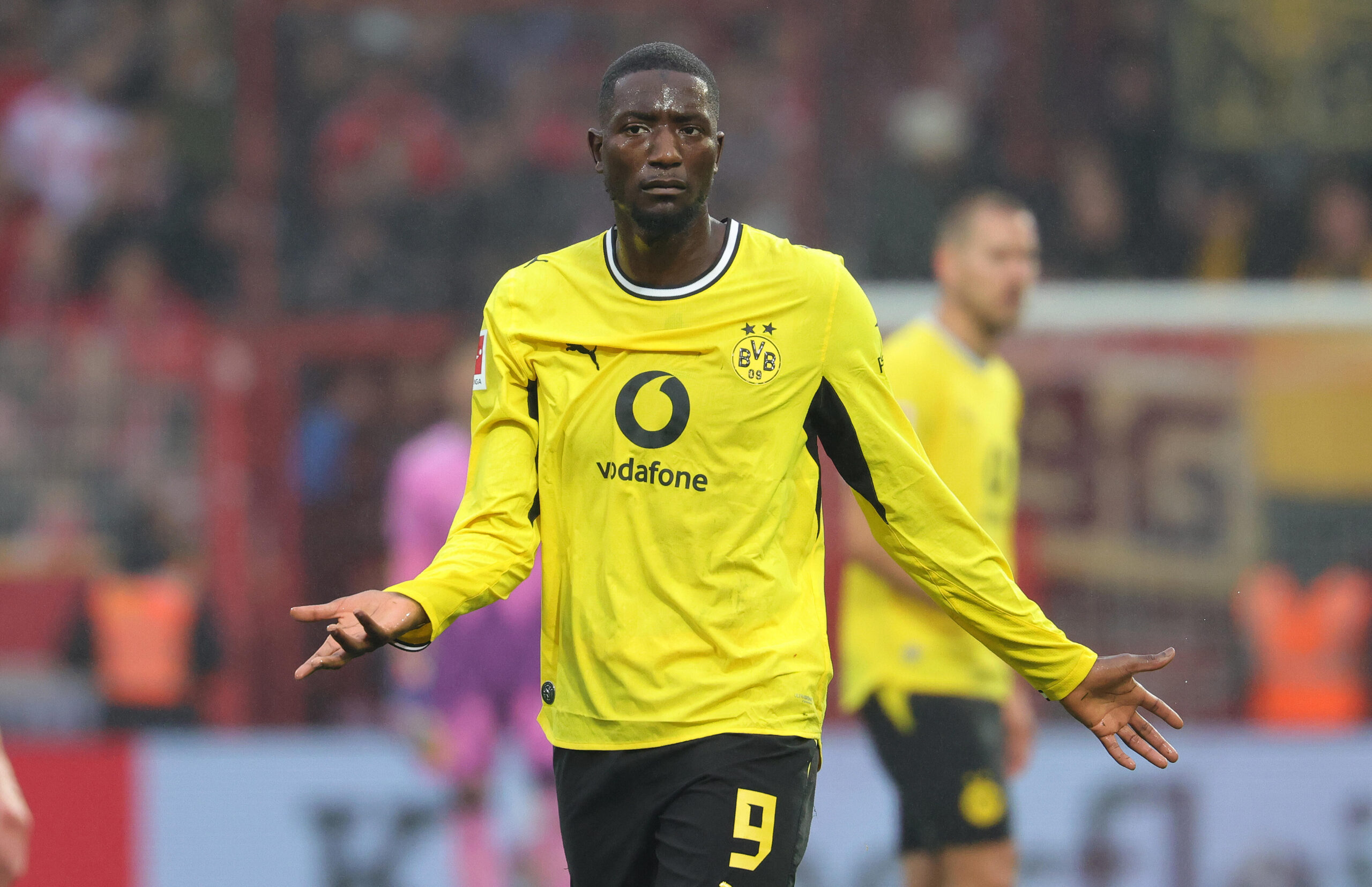 Face à une bactérie, le Borussia Dortmund demande à ses joueurs de se doucher à l'hôtel plutôt qu'au stade du Sabah