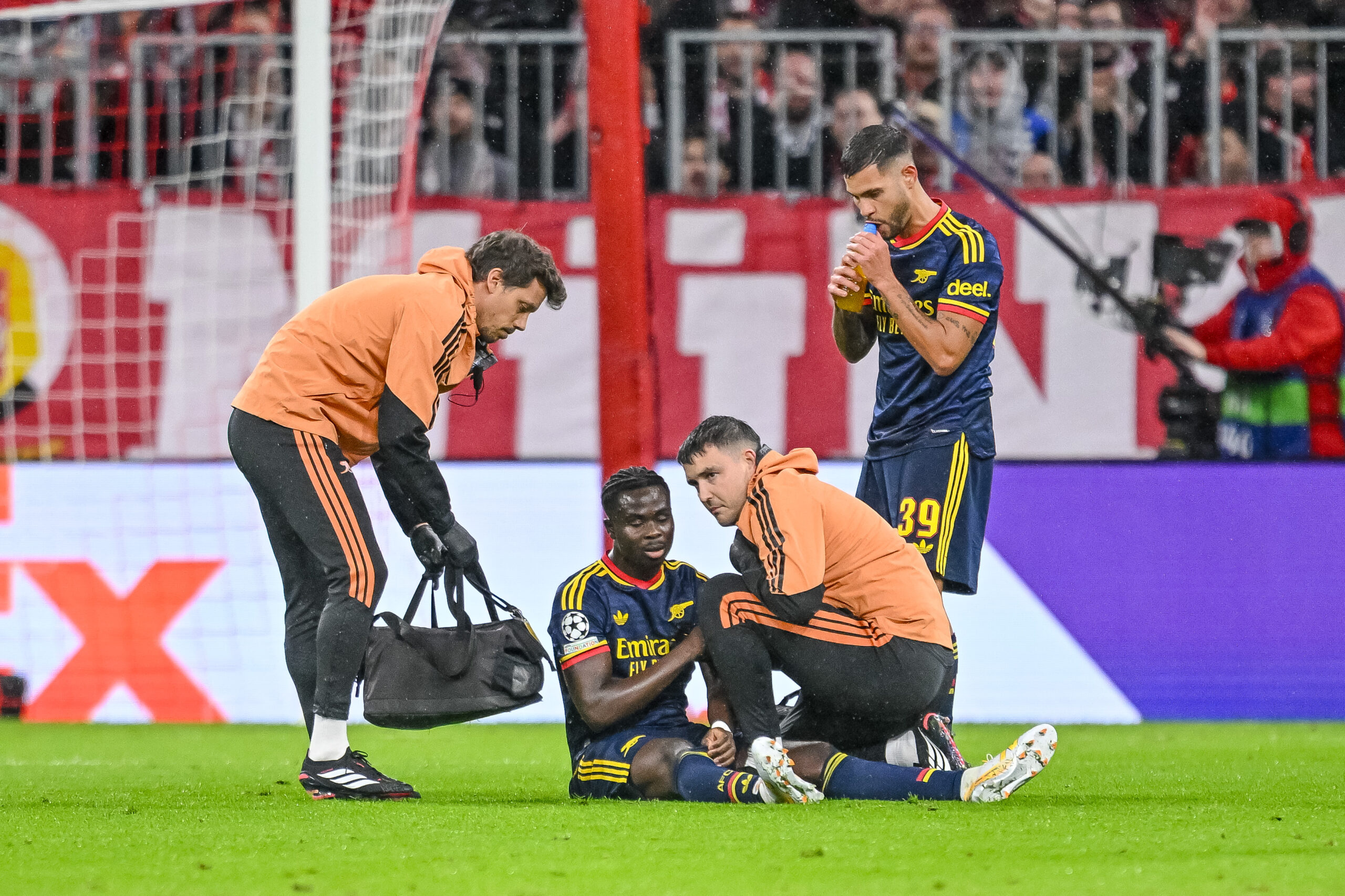 Mikel Arteta pessimiste sur l'état de la jambe de Bukayo Saka après Bayern Munich-Arsenal en Ligue des champions