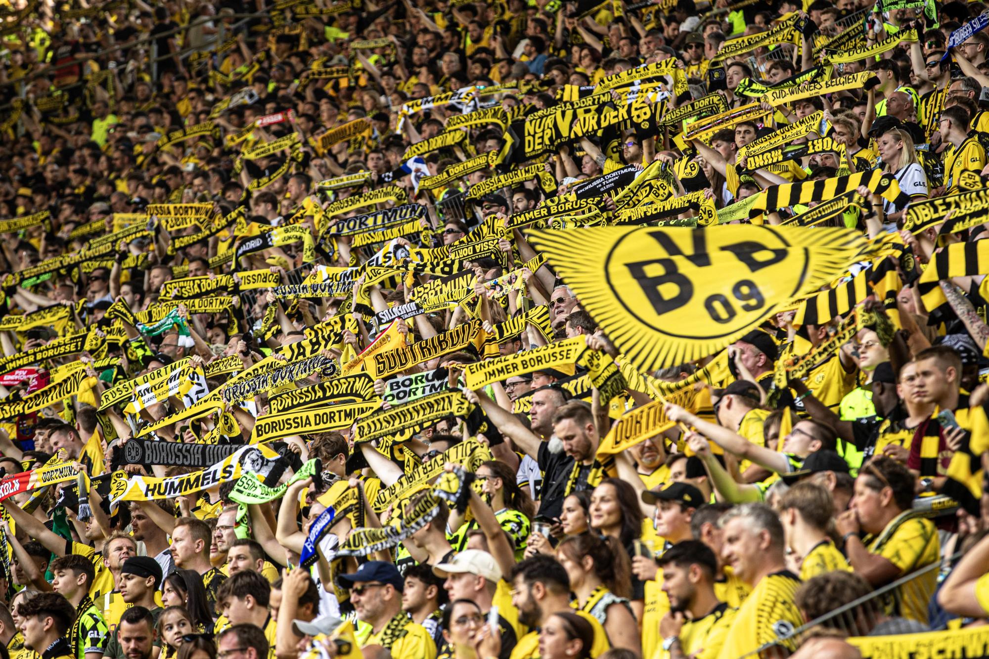 Bundesliga : Dortmund lance un «//mode supporter » pour réduire l'utilisation des téléphones dans les stades