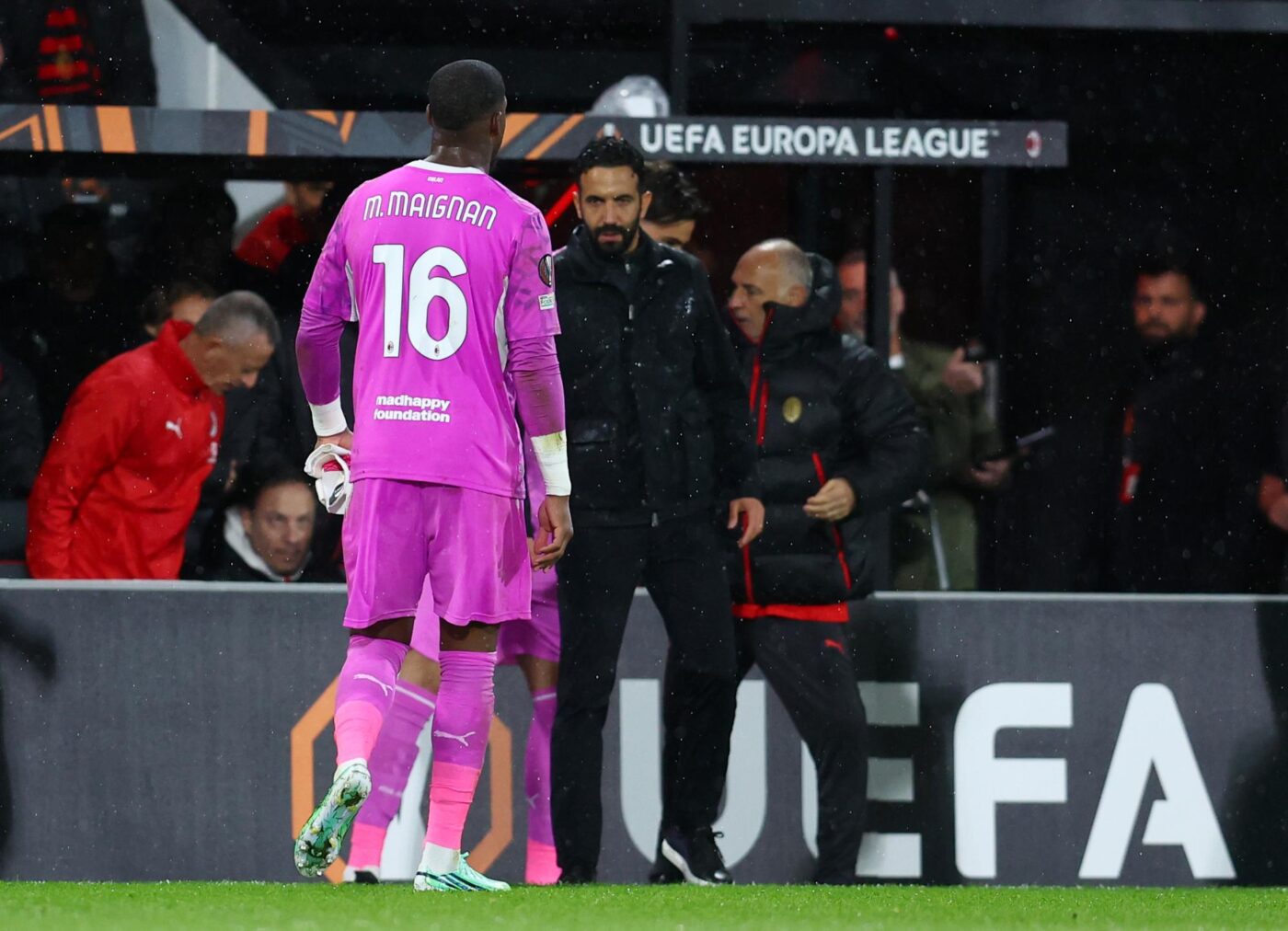 Europa League : Rúben Amorim réagit au carton rouge de Mike Maignan face à Bournemouth