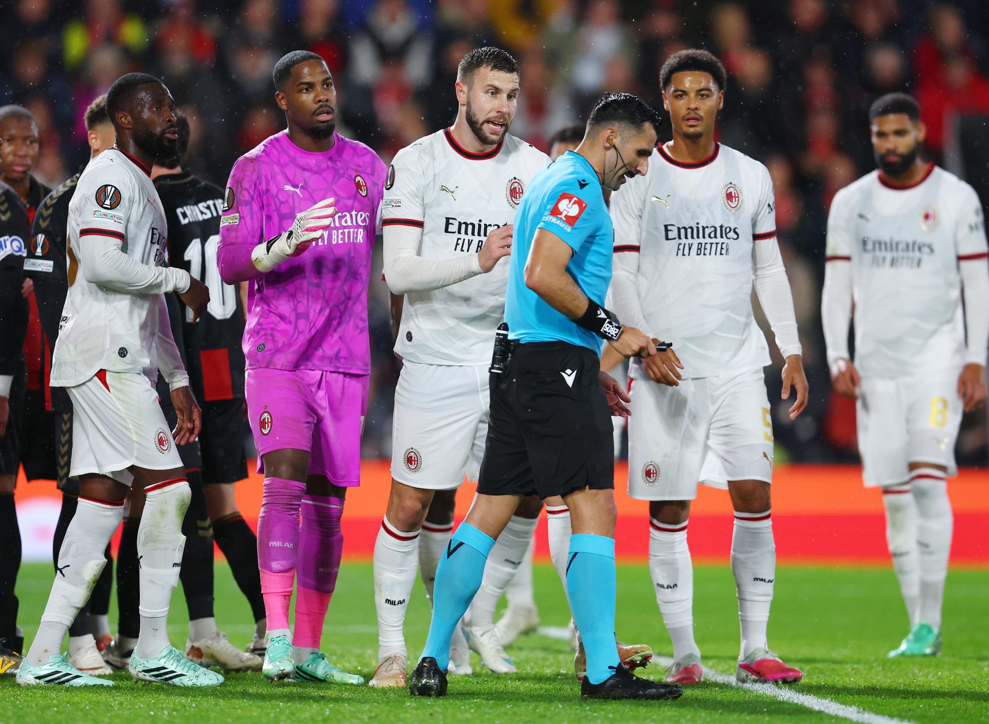 Ligue Europa : Mike Maignan s'excuse après son expulsion face à Bournemouth avec l'AC Milan
