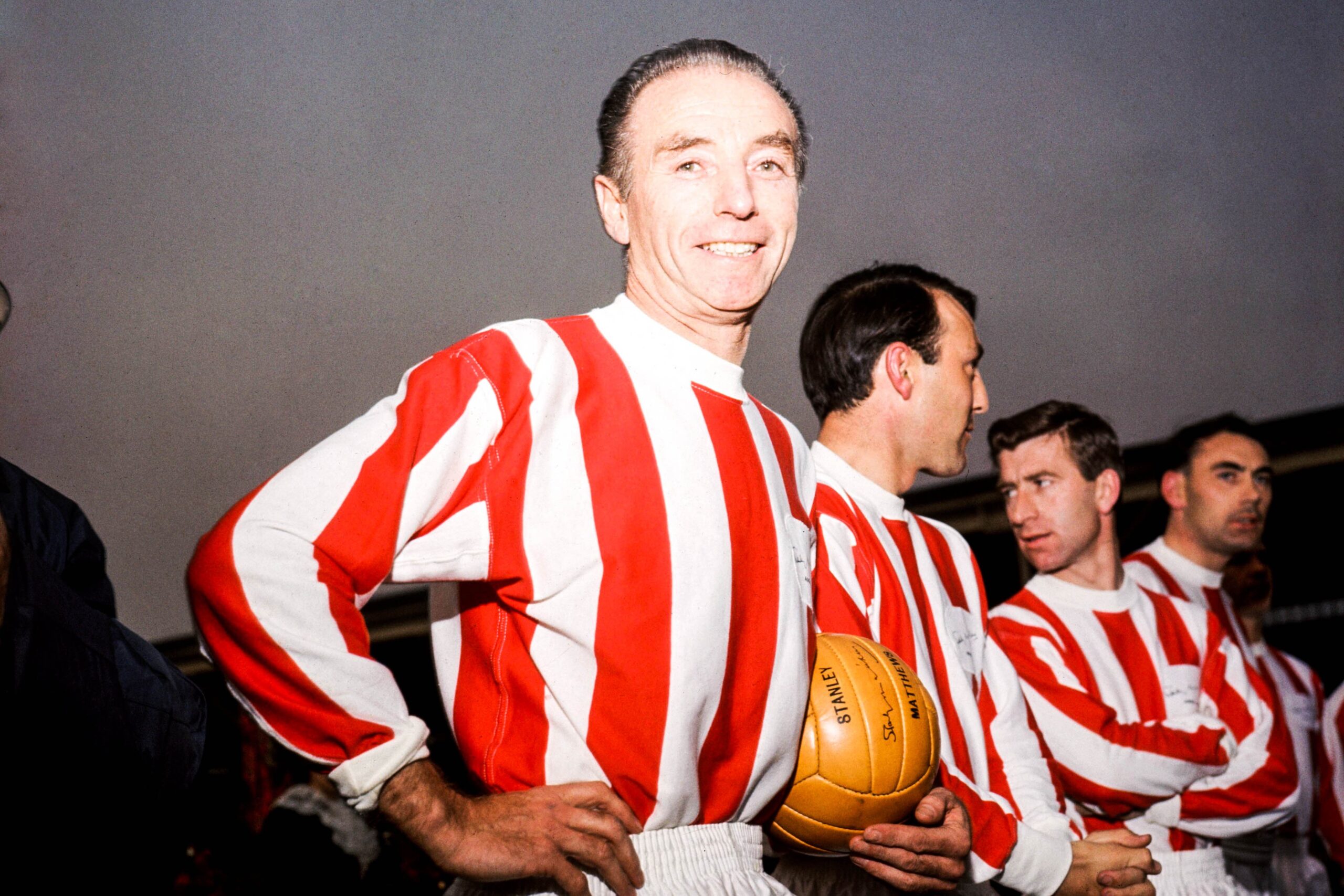 Ballon d'or : Qui était Sir Stanley Matthews, à qui la cérémonie rendra hommage ?