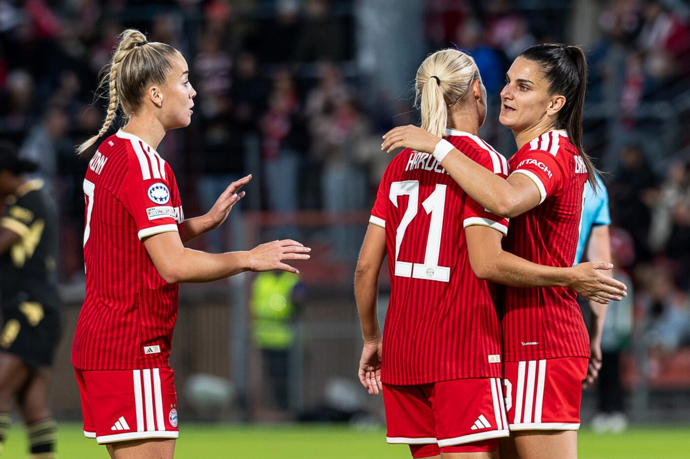 Allemagne : Même avec une défenseuse dans les cages, le Bayern féminin signe un 50e match d’affilée sans défaite en championnat