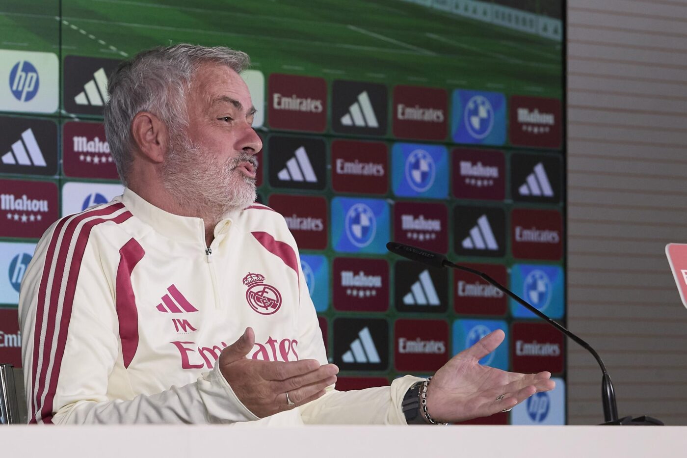 Espagne : José Mourinho se montre prudent avant le Clásico de La Liga entre le FC Barcelone et le Real Madrid