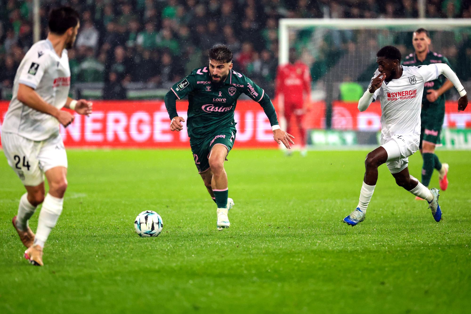 Ligue 2 : Saint-Étienne fait sauter Nantes sur le gong et s'envole en tête du championnat