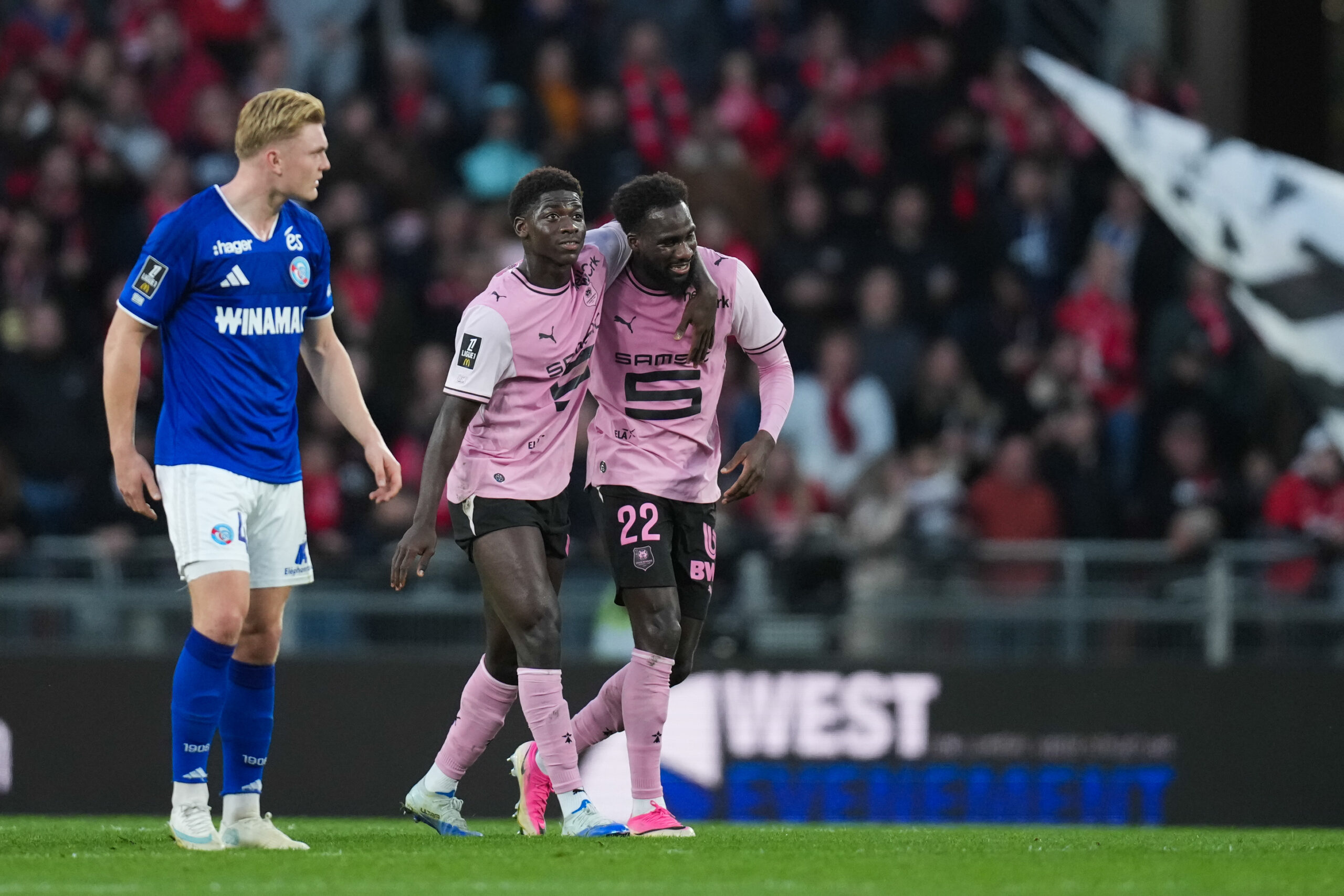 Ligue 1 : Rennes écrase Strasbourg et prend la tête du championnat avant PSG-OL