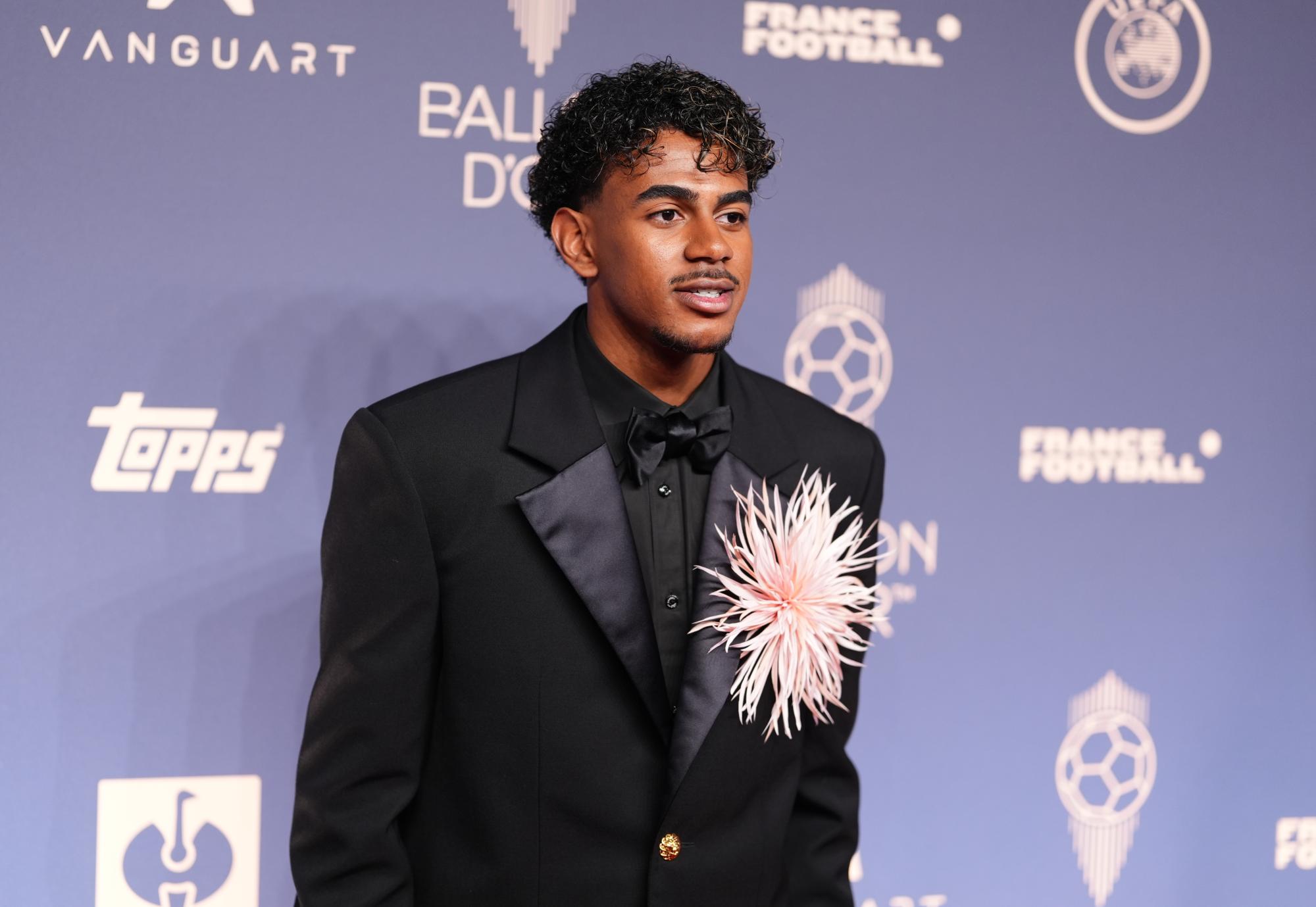 Ballon d'or : Lamine Yamal remporte le trophée Kopa