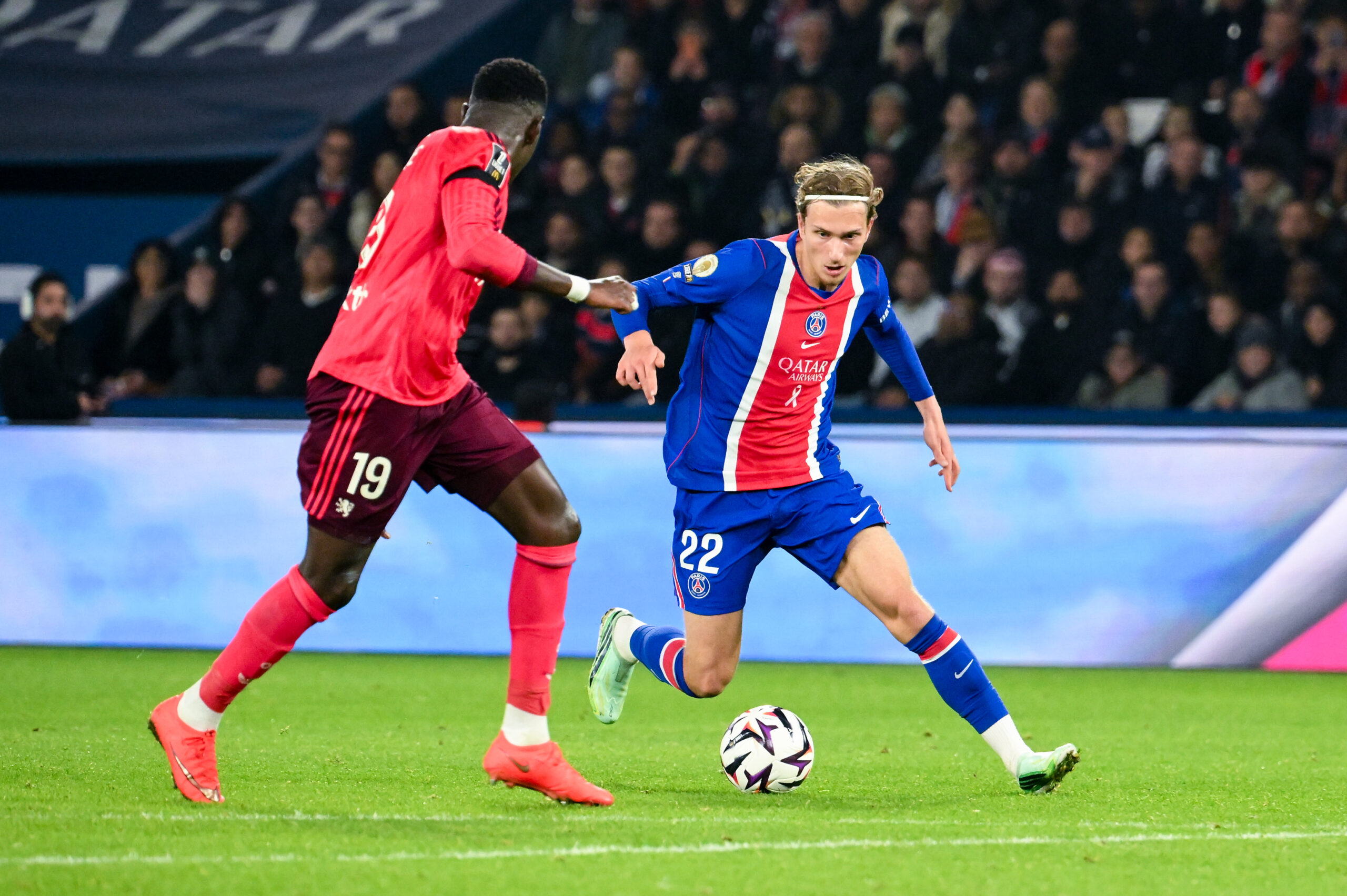 Le PSG dispose de l'OL et retrouve son trône en Ligue 1 en pleine cérémonie du Ballon d'or